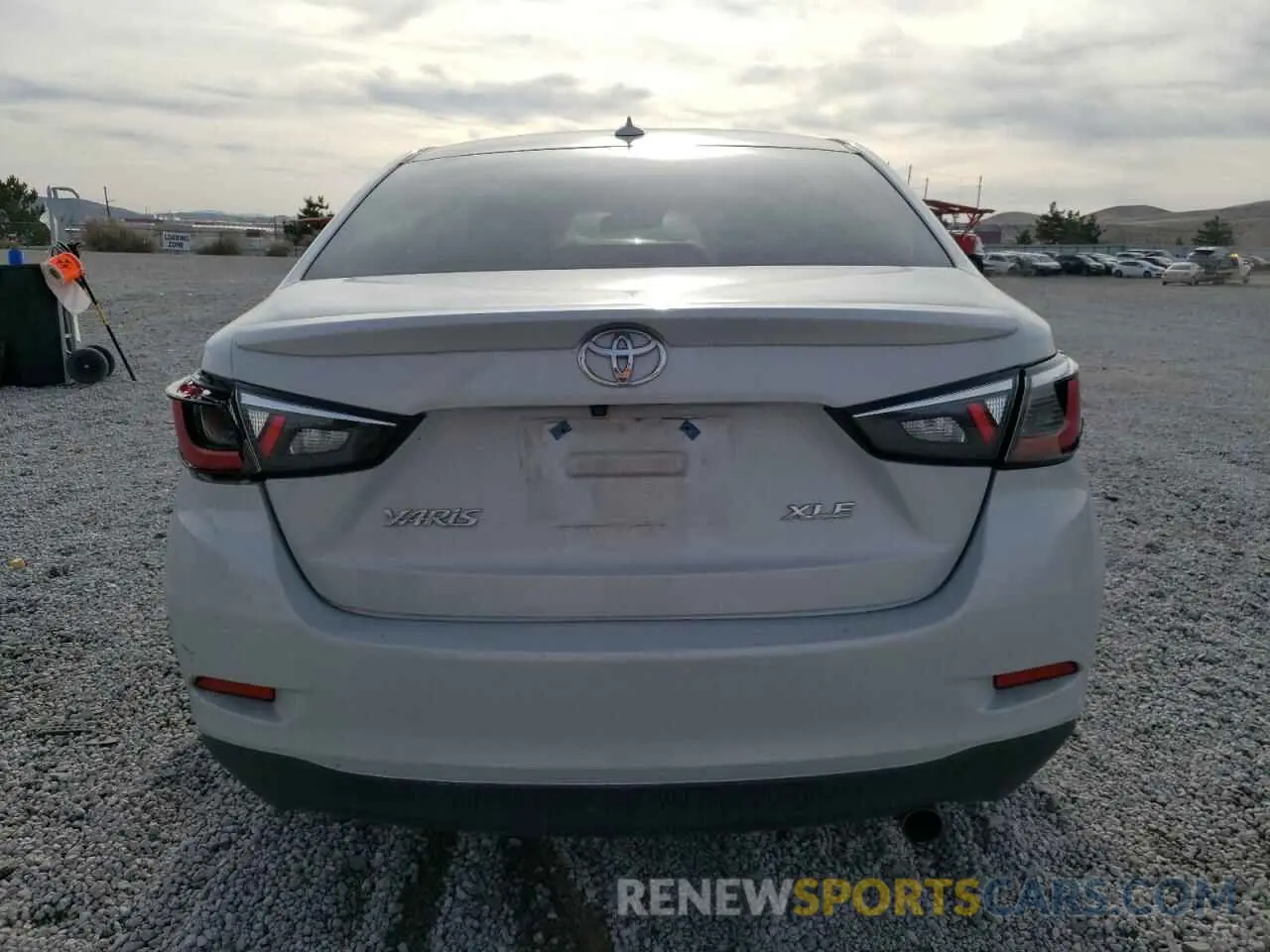 6 fotografías del automóvil dañado 3MYDLBYV3KY506033 TOYOTA YARIS 2019