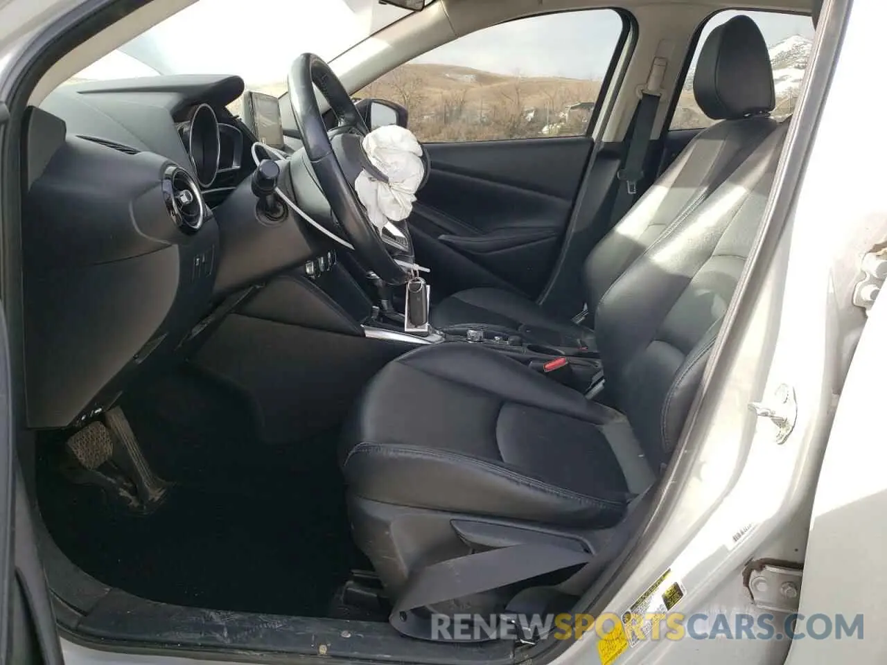 7 fotografías del automóvil dañado 3MYDLBYV3KY506033 TOYOTA YARIS 2019