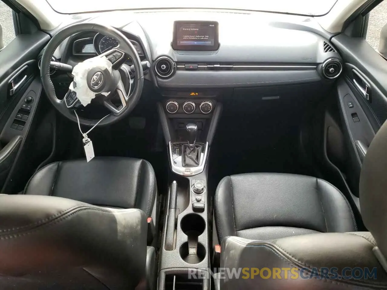 8 fotografías del automóvil dañado 3MYDLBYV3KY506033 TOYOTA YARIS 2019