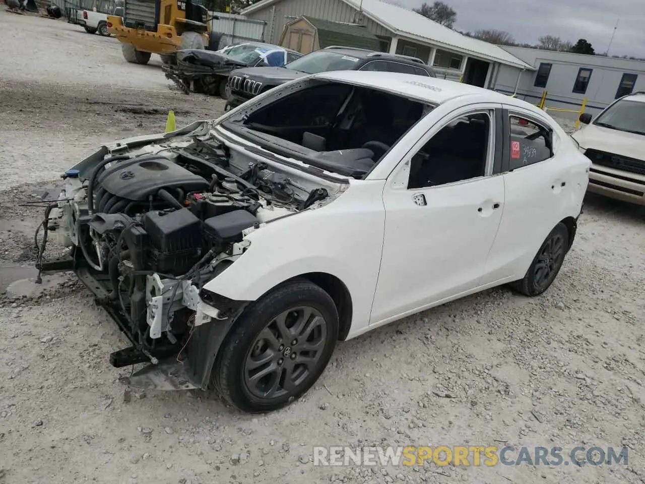 2 fotografías del automóvil dañado 3MYDLBYV3KY506811 TOYOTA YARIS 2019