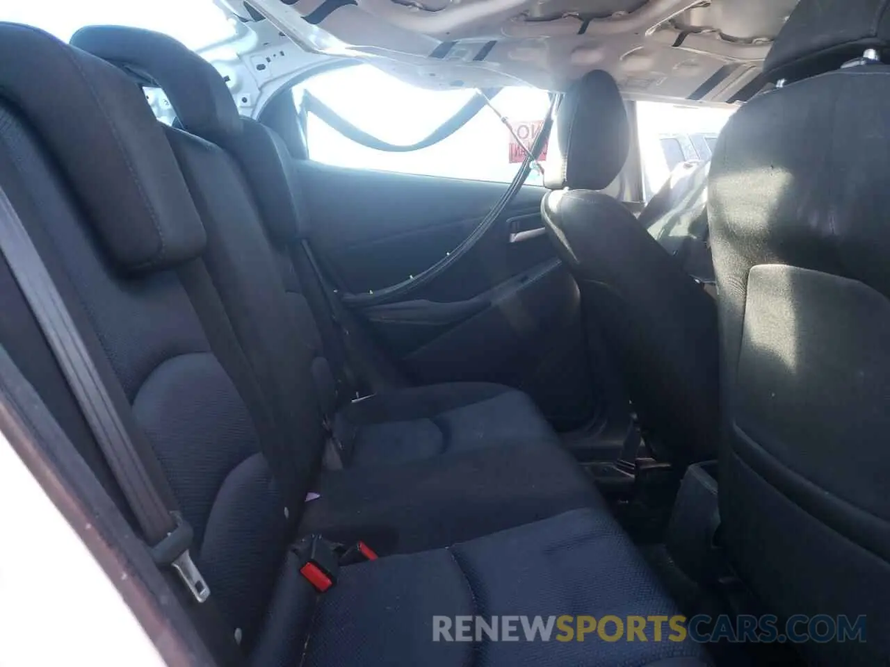 6 fotografías del automóvil dañado 3MYDLBYV3KY506811 TOYOTA YARIS 2019