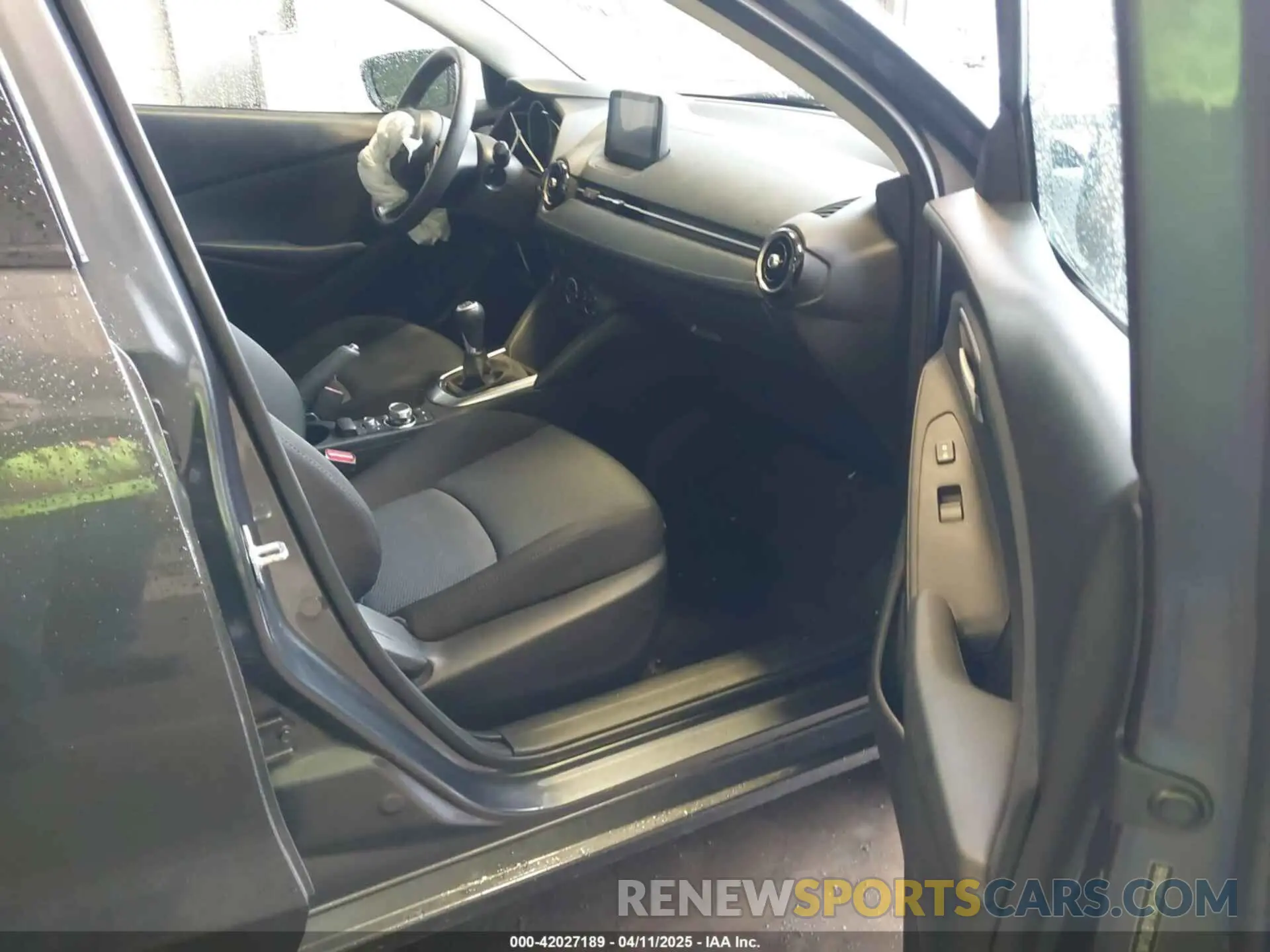 5 fotografías del automóvil dañado 3MYDLBYV3KY508686 TOYOTA YARIS 2019