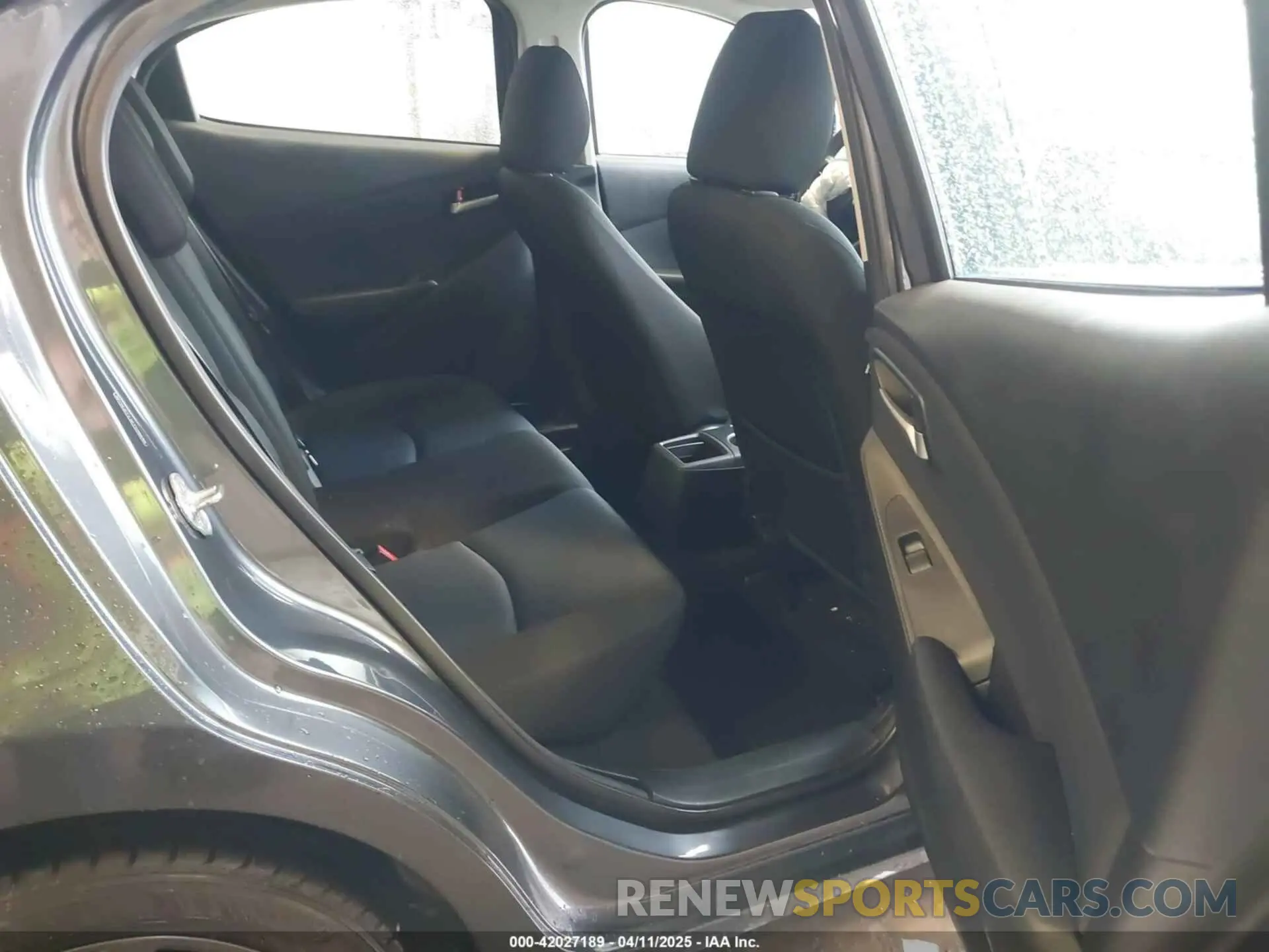 8 fotografías del automóvil dañado 3MYDLBYV3KY508686 TOYOTA YARIS 2019