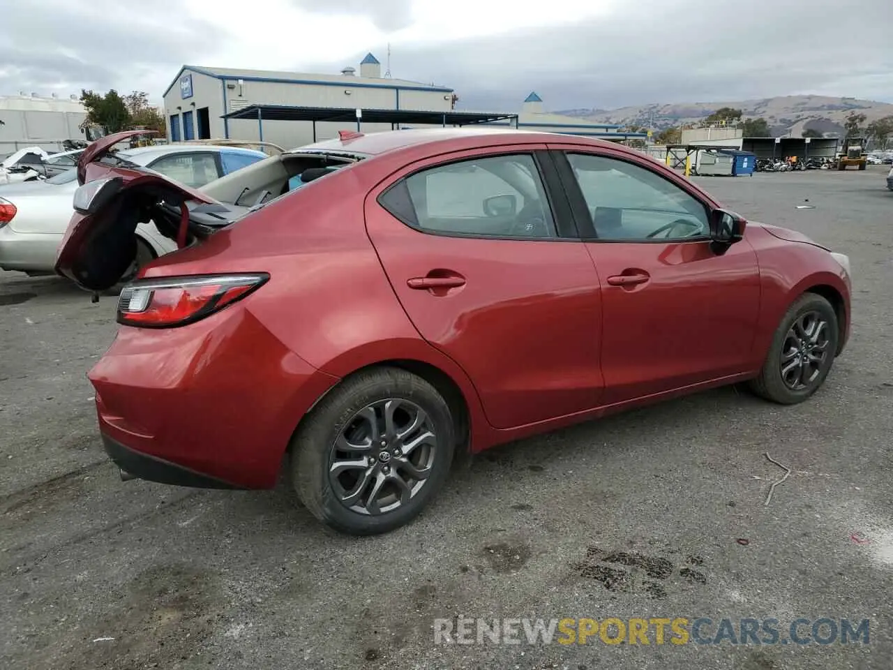 3 fotografías del automóvil dañado 3MYDLBYV3KY510051 TOYOTA YARIS 2019