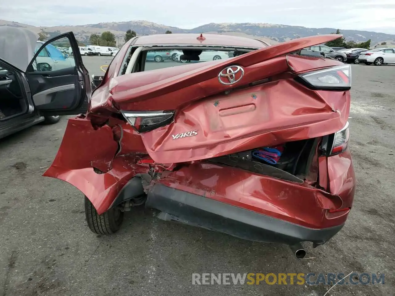 6 fotografías del automóvil dañado 3MYDLBYV3KY510051 TOYOTA YARIS 2019