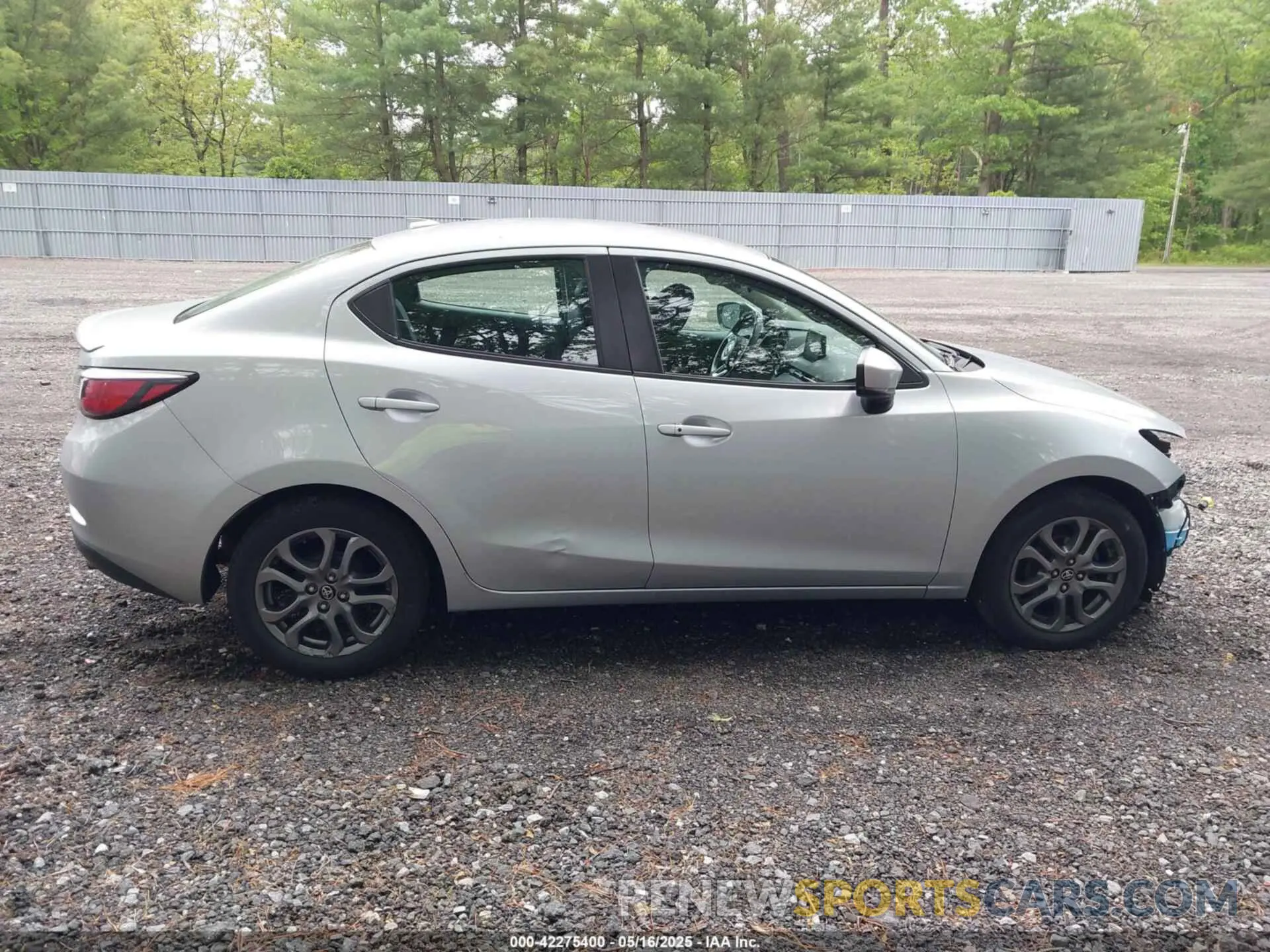 14 fotografías del automóvil dañado 3MYDLBYV3KY525777 TOYOTA YARIS 2019