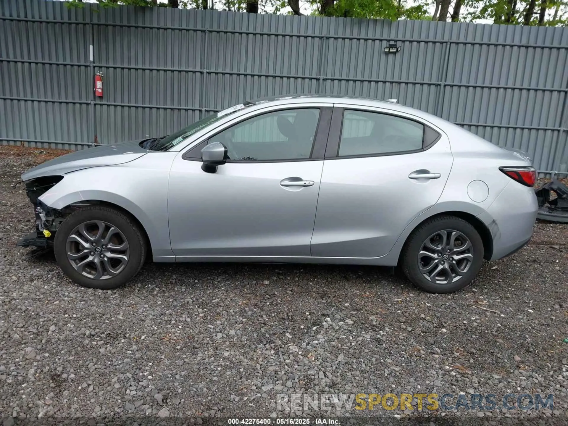 15 fotografías del automóvil dañado 3MYDLBYV3KY525777 TOYOTA YARIS 2019