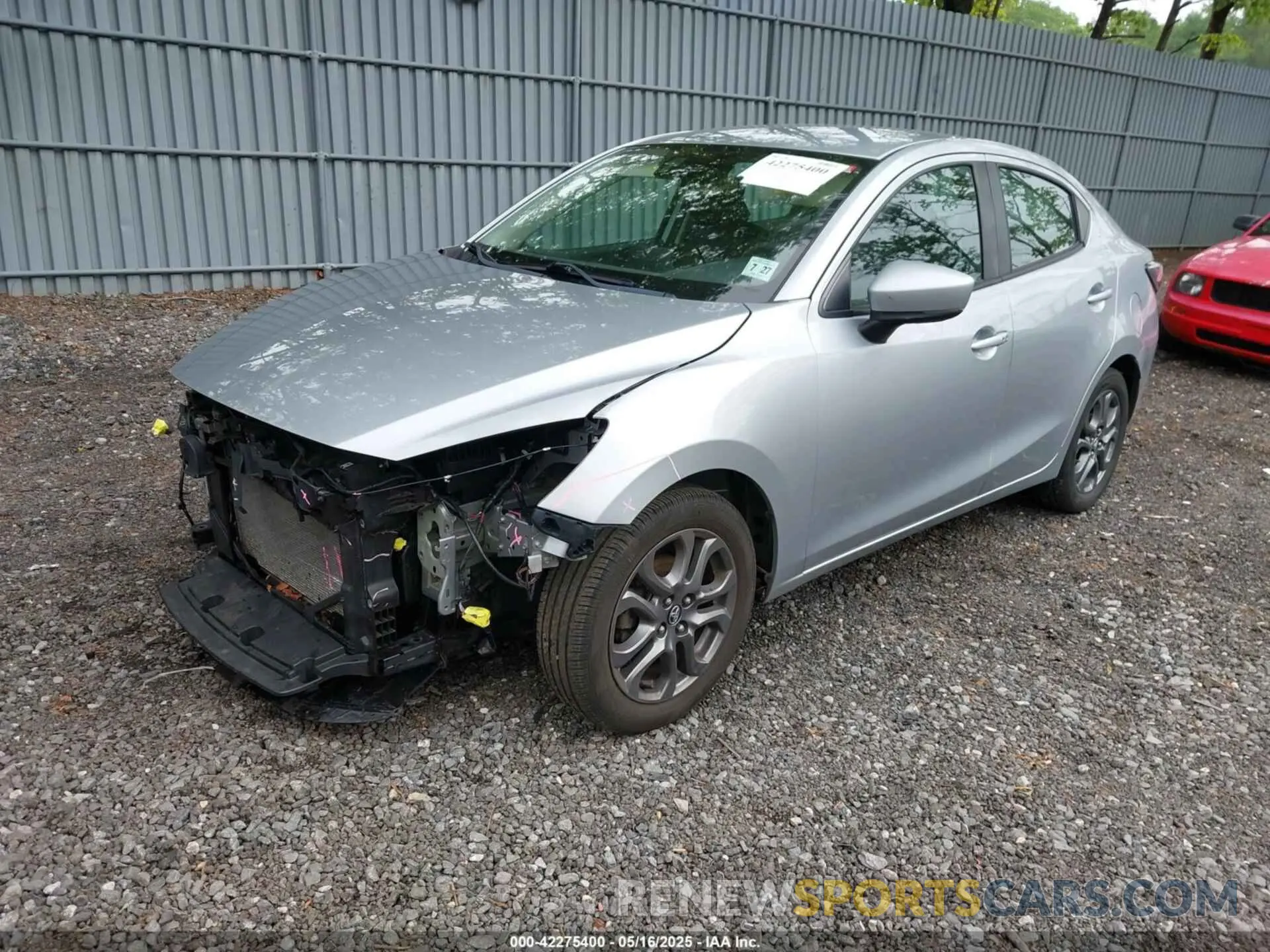 2 fotografías del automóvil dañado 3MYDLBYV3KY525777 TOYOTA YARIS 2019