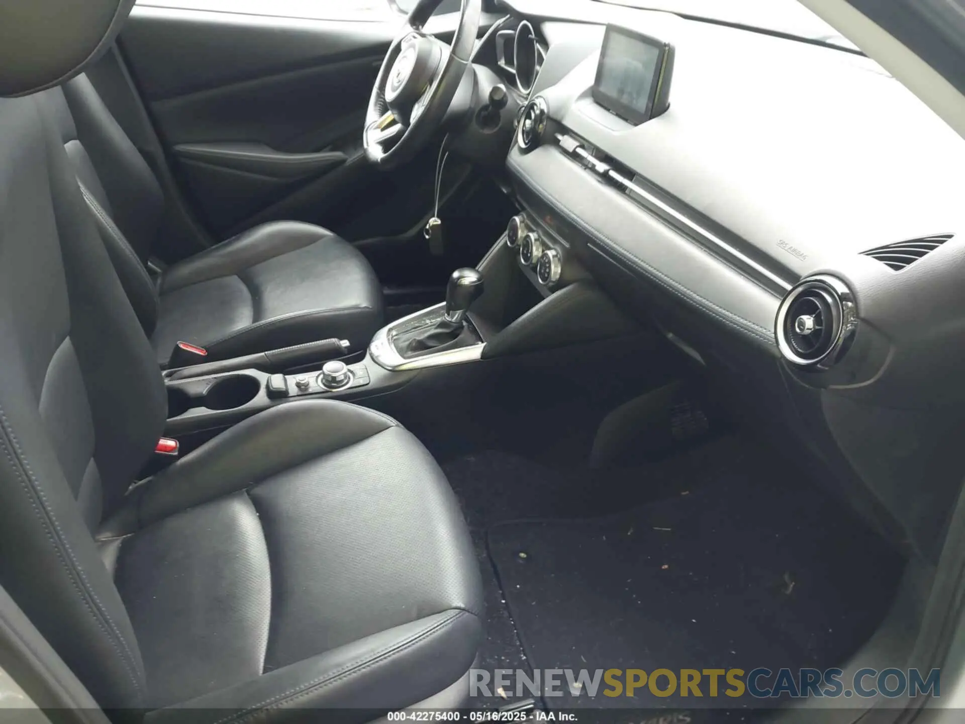 5 fotografías del automóvil dañado 3MYDLBYV3KY525777 TOYOTA YARIS 2019