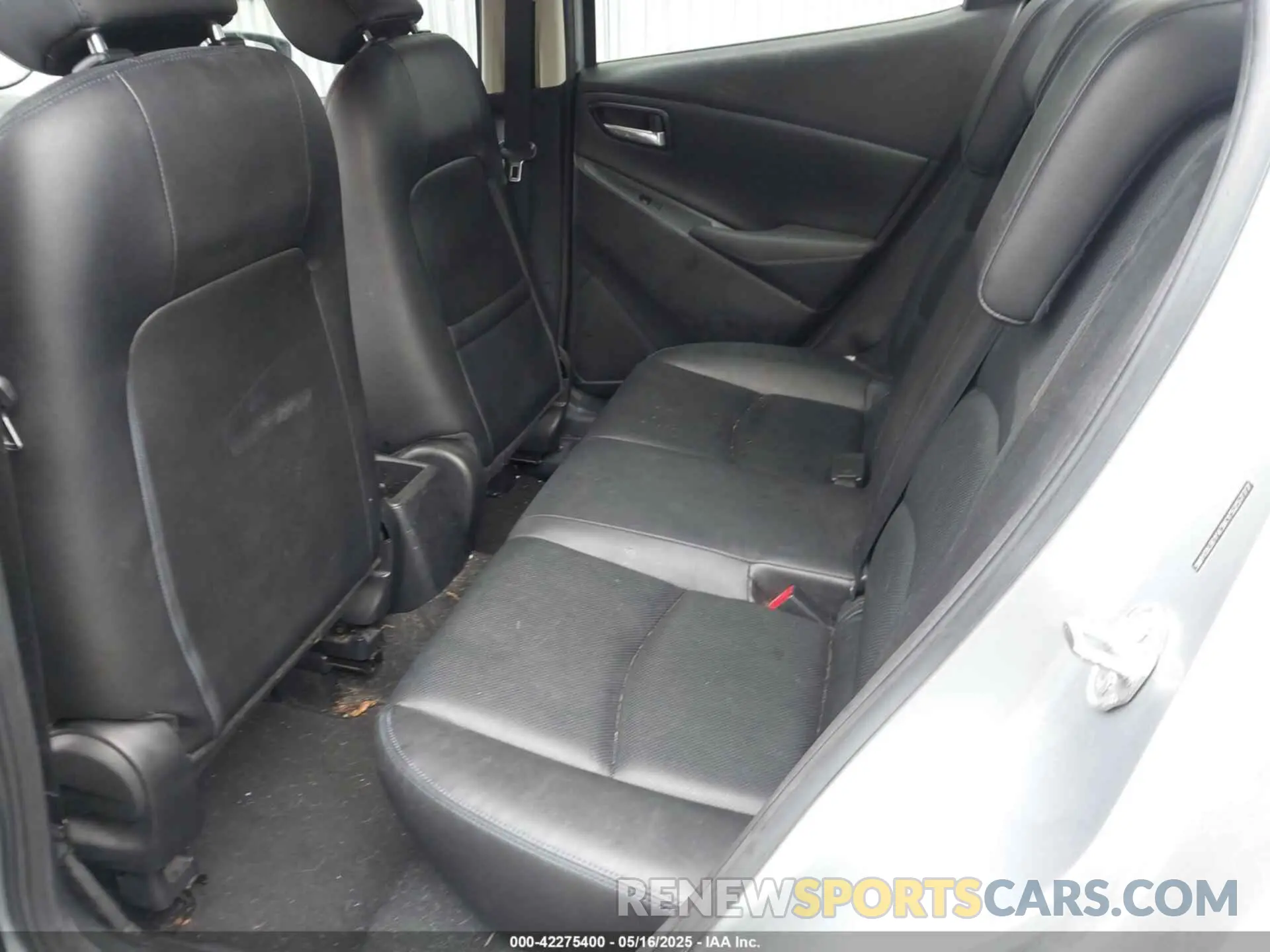 8 fotografías del automóvil dañado 3MYDLBYV3KY525777 TOYOTA YARIS 2019