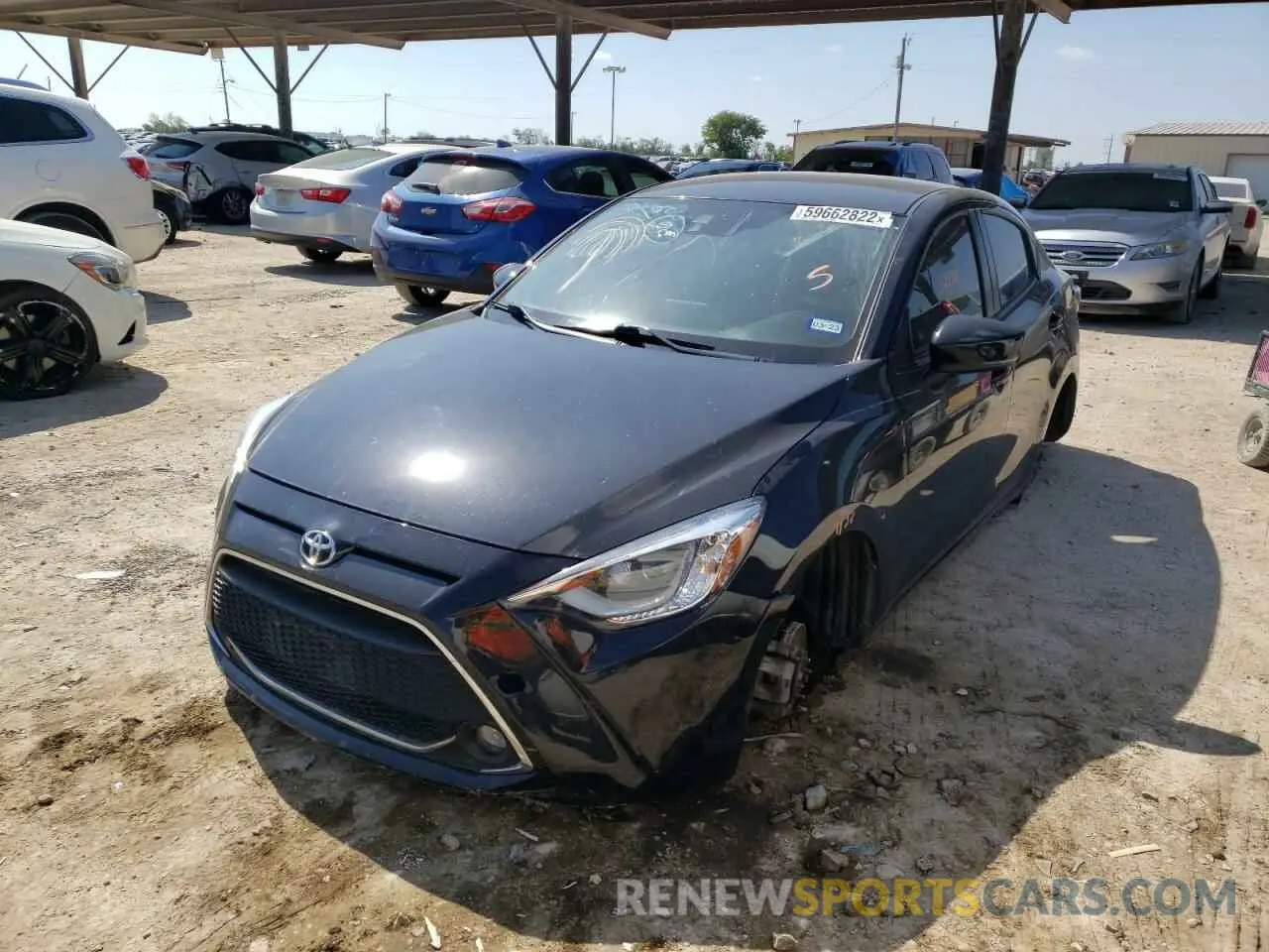 2 fotografías del automóvil dañado 3MYDLBYV4KY507935 TOYOTA YARIS 2019