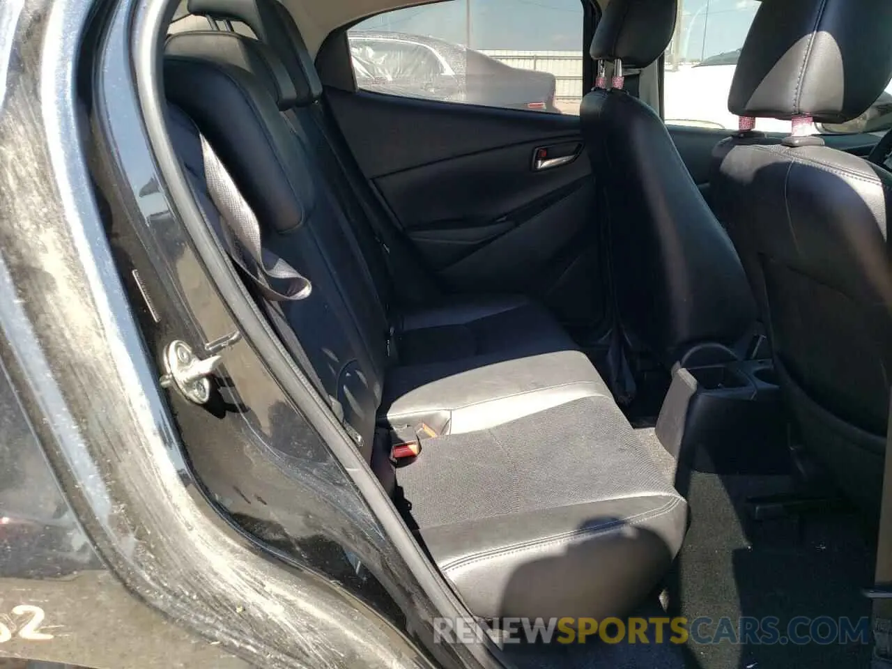 6 fotografías del automóvil dañado 3MYDLBYV4KY507935 TOYOTA YARIS 2019