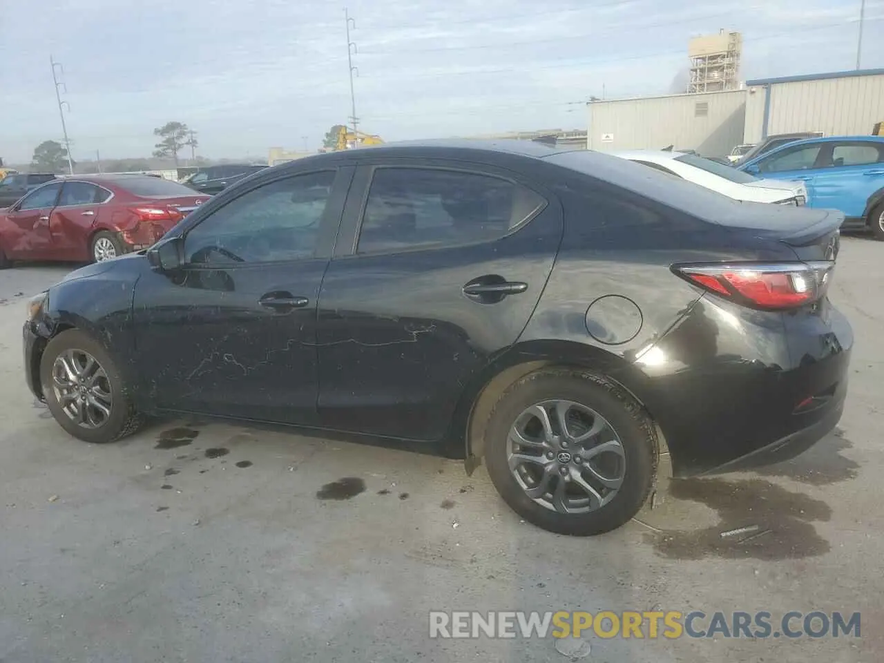 2 fotografías del automóvil dañado 3MYDLBYV4KY513864 TOYOTA YARIS 2019