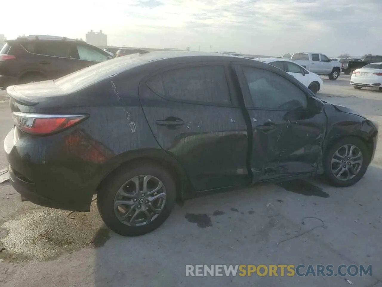 3 fotografías del automóvil dañado 3MYDLBYV4KY513864 TOYOTA YARIS 2019