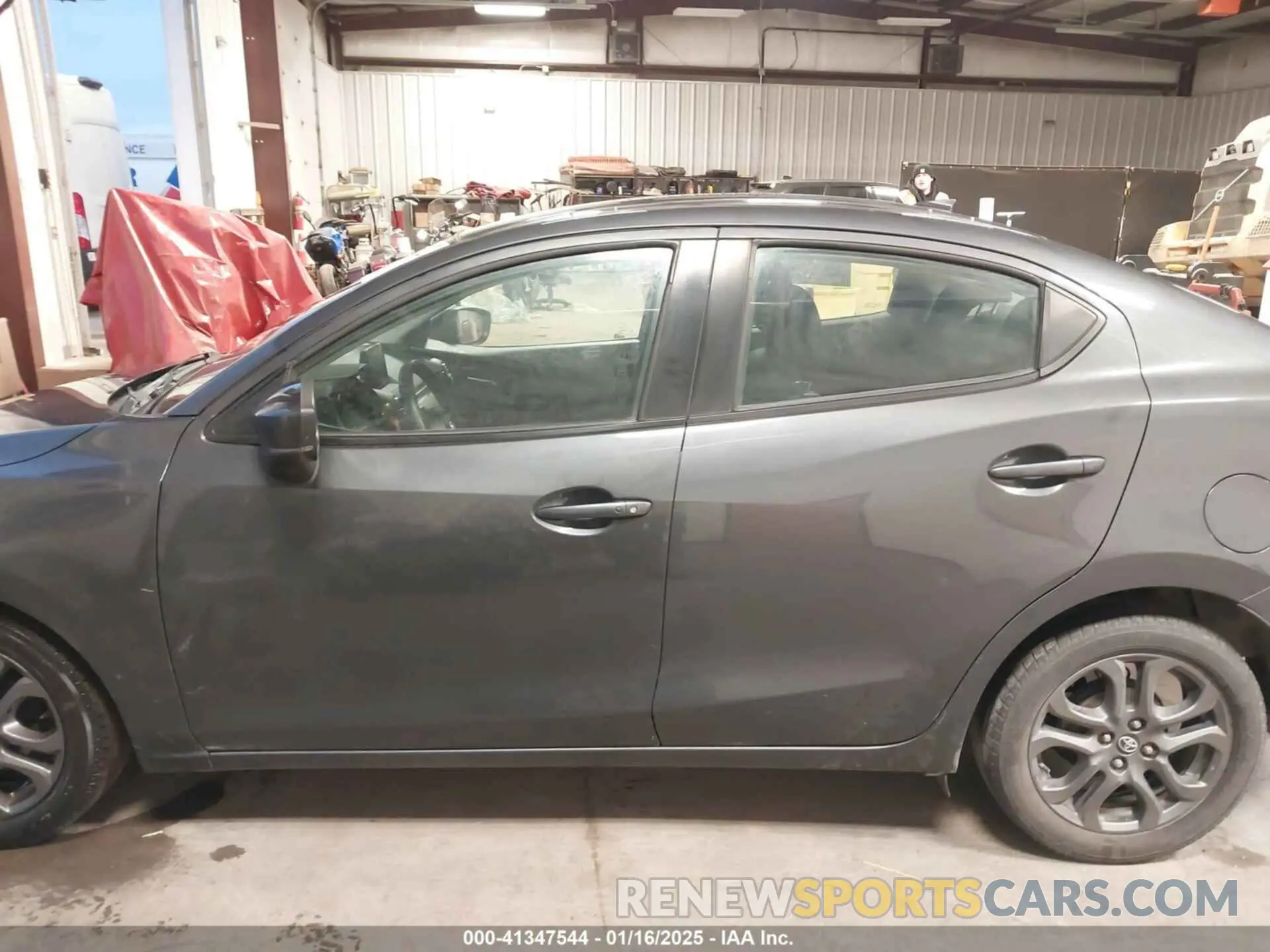 15 fotografías del automóvil dañado 3MYDLBYV4KY514254 TOYOTA YARIS 2019