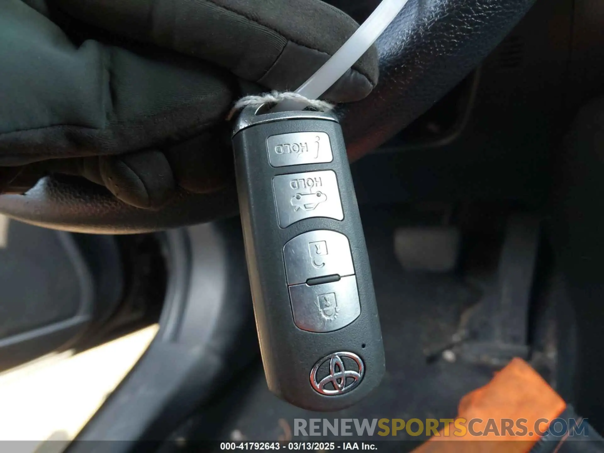 11 fotografías del automóvil dañado 3MYDLBYV4KY516277 TOYOTA YARIS 2019