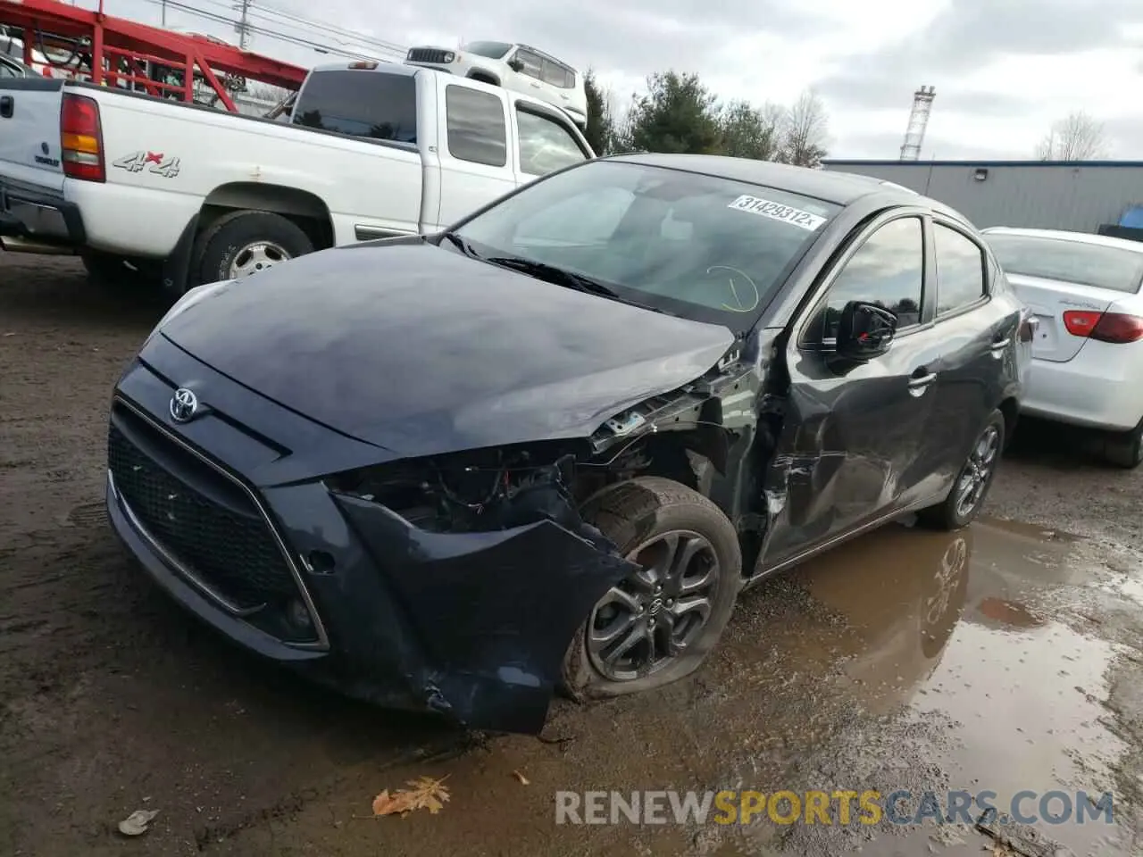 2 fotografías del automóvil dañado 3MYDLBYV4KY516313 TOYOTA YARIS 2019