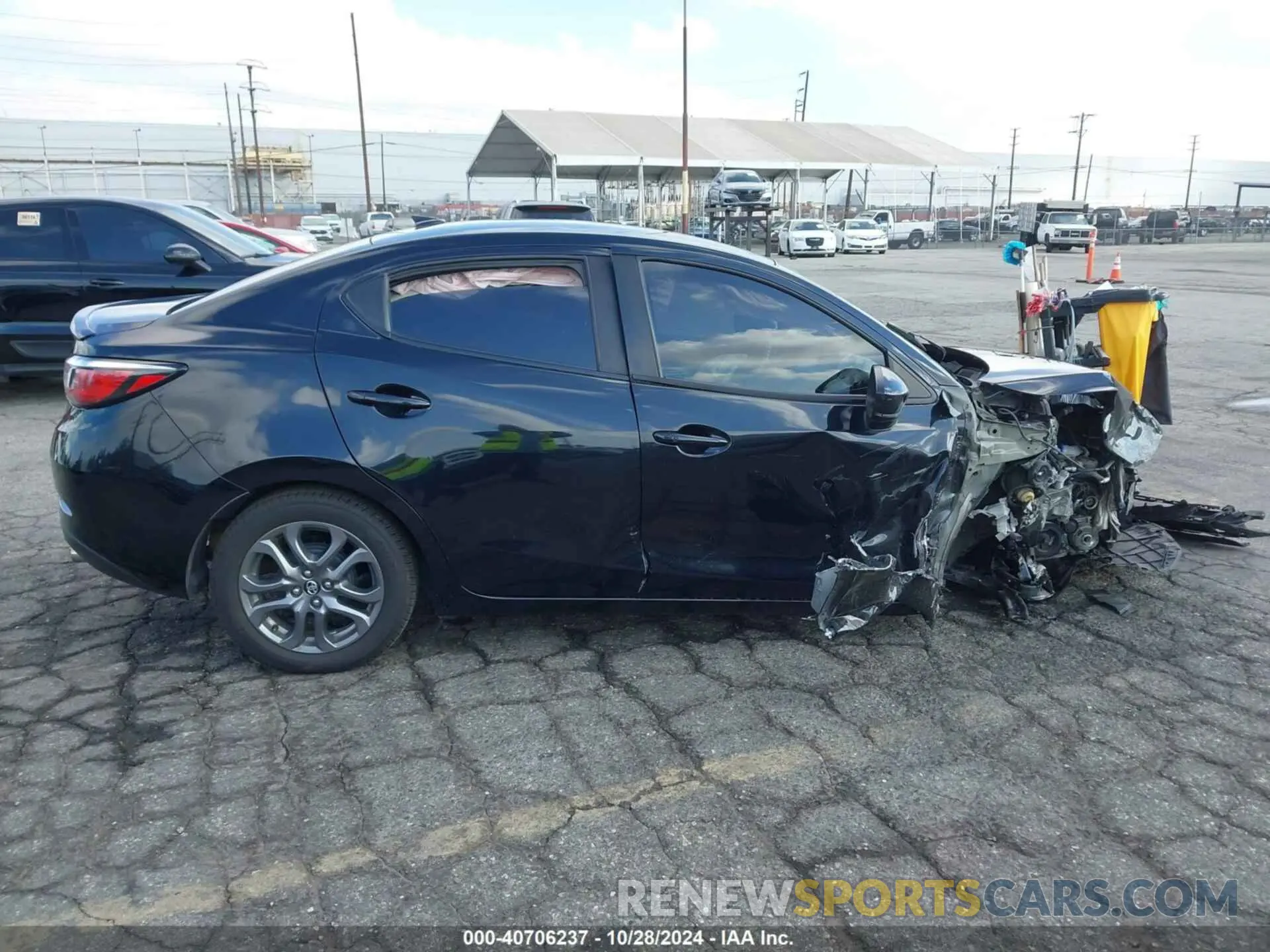 16 fotografías del automóvil dañado 3MYDLBYV4KY516506 TOYOTA YARIS 2019