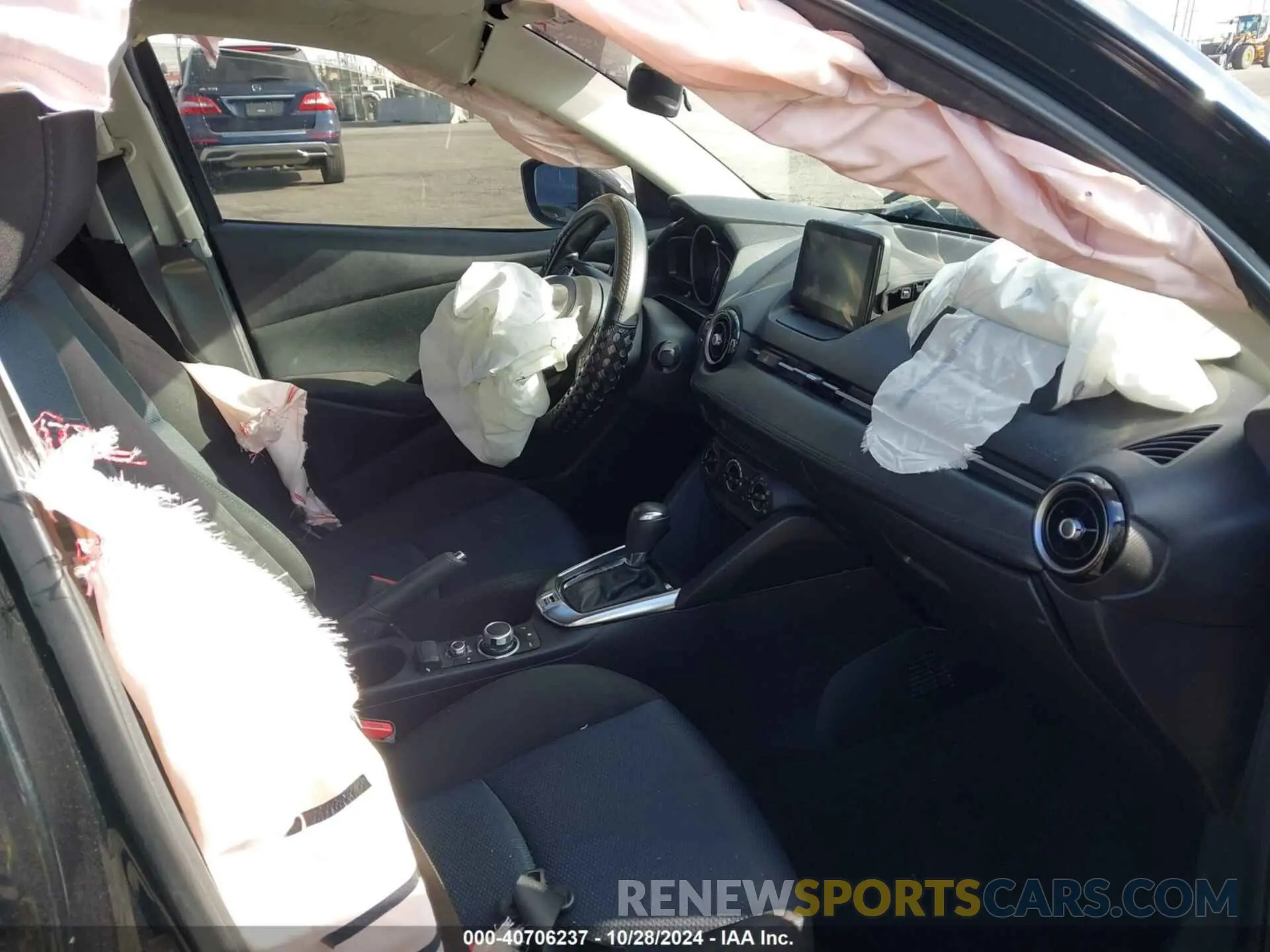 5 fotografías del automóvil dañado 3MYDLBYV4KY516506 TOYOTA YARIS 2019