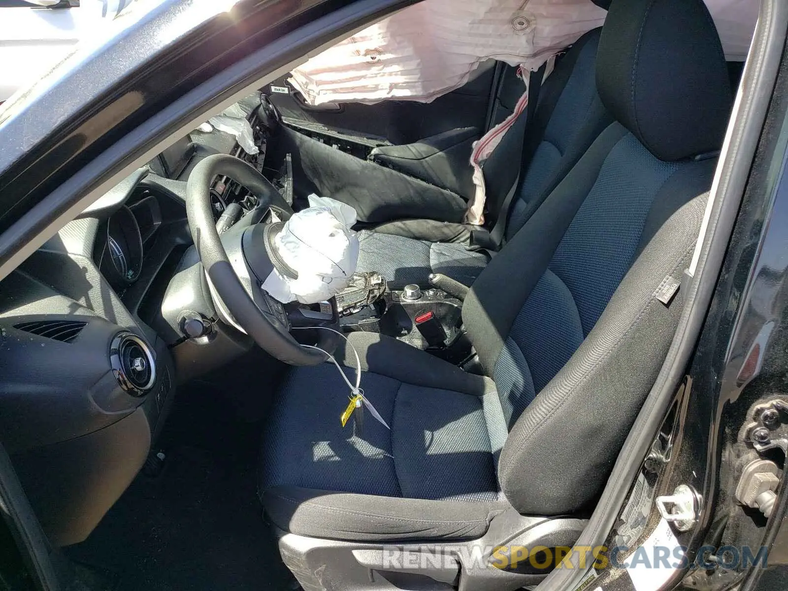 5 fotografías del automóvil dañado 3MYDLBYV4KY518806 TOYOTA YARIS 2019