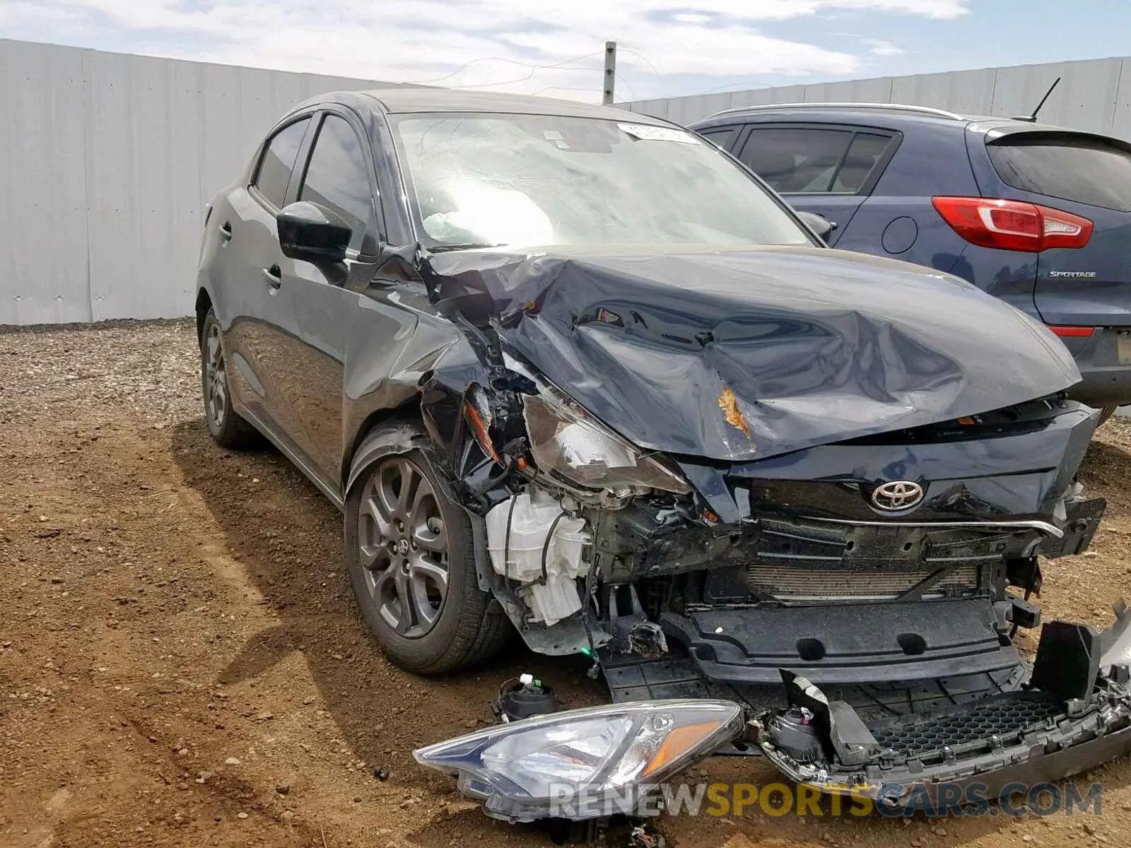 1 fotografías del automóvil dañado 3MYDLBYV5KY501786 TOYOTA YARIS 2019