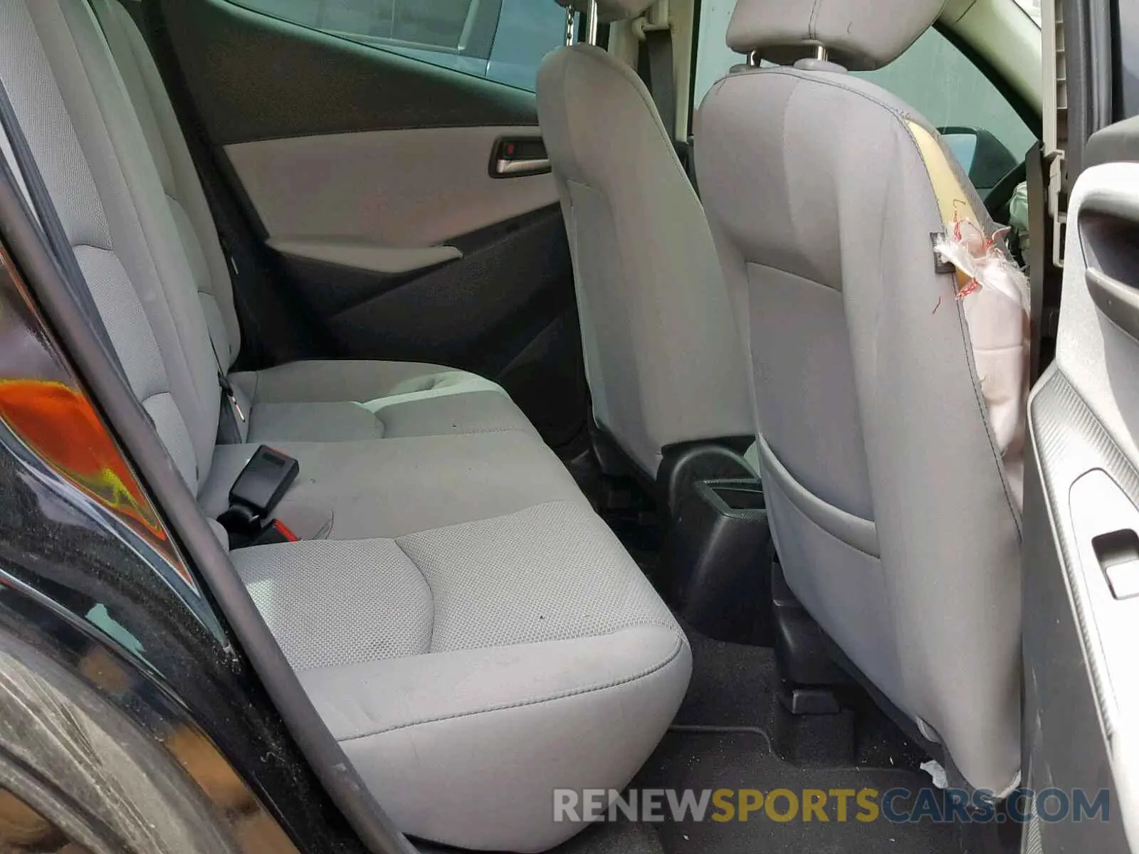 6 fotografías del automóvil dañado 3MYDLBYV5KY501786 TOYOTA YARIS 2019