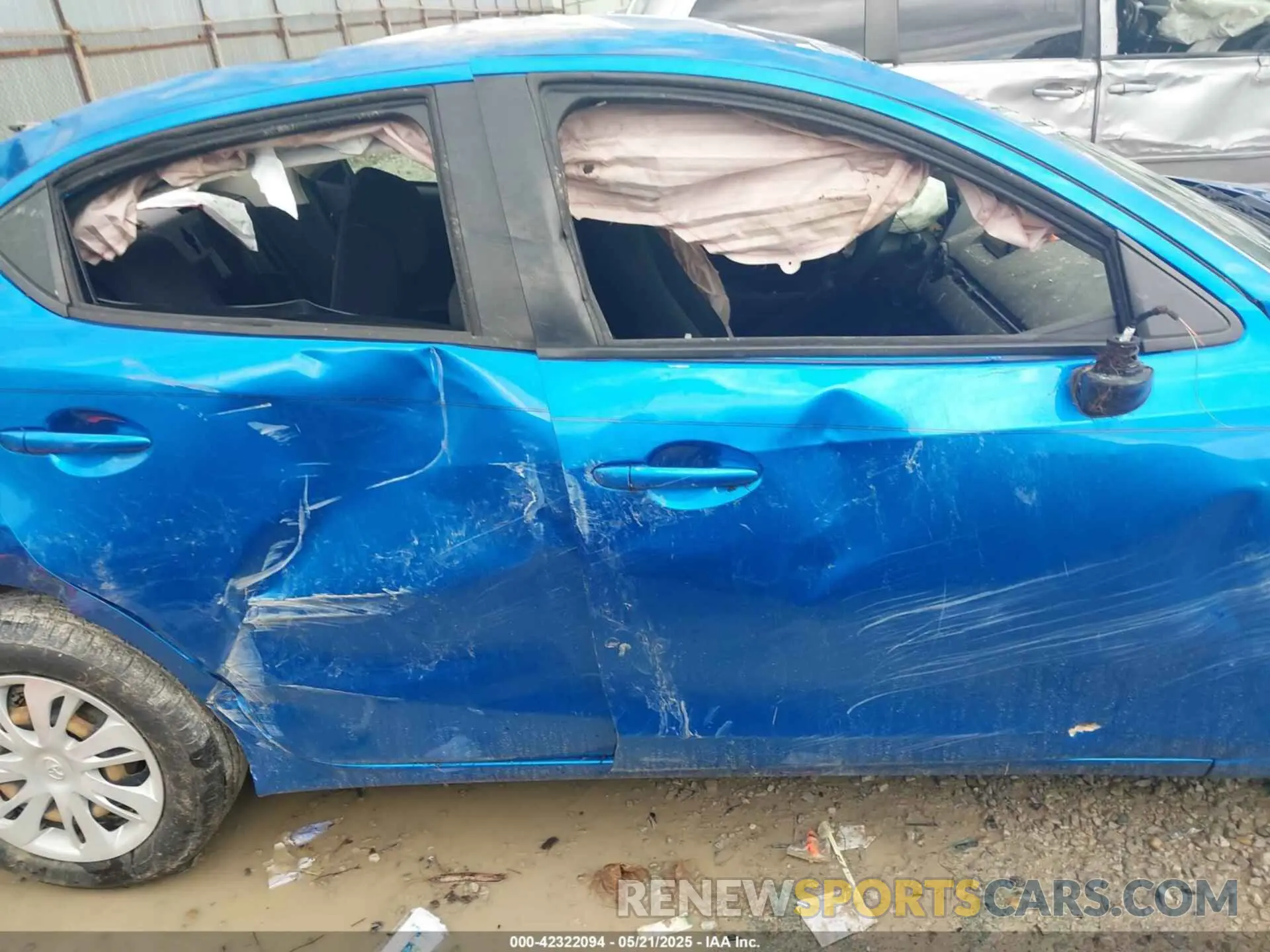 13 fotografías del automóvil dañado 3MYDLBYV5KY503408 TOYOTA YARIS 2019