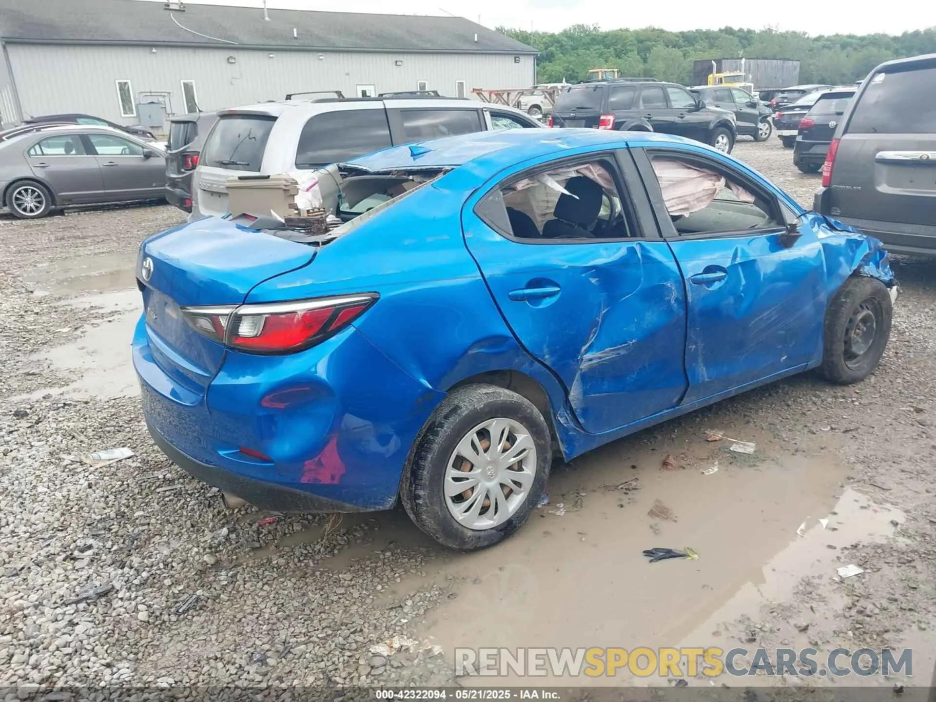 4 fotografías del automóvil dañado 3MYDLBYV5KY503408 TOYOTA YARIS 2019