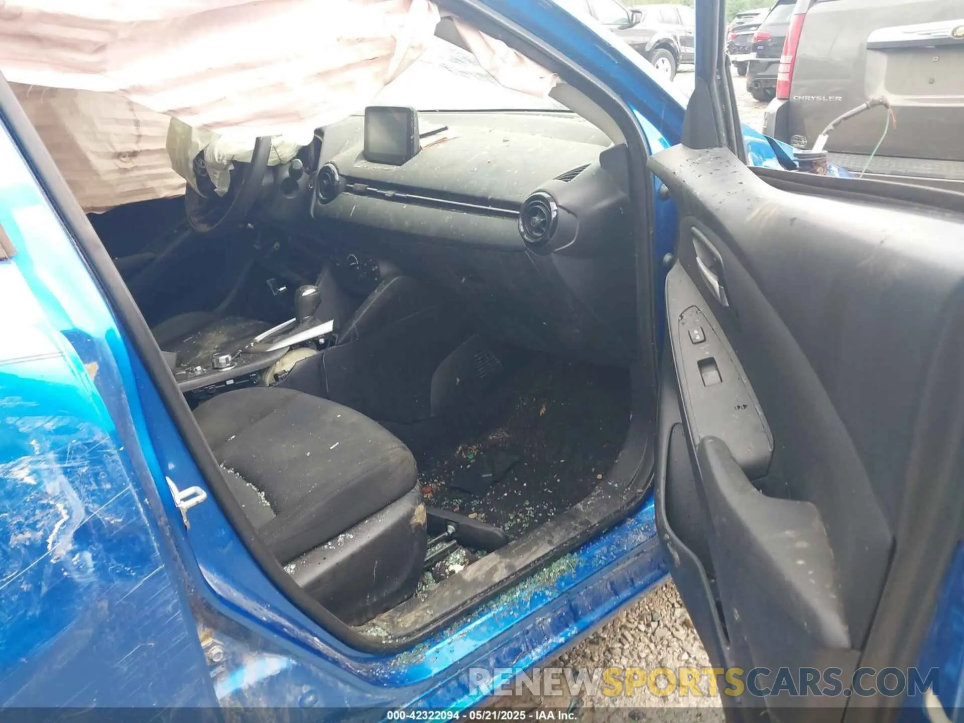 5 fotografías del automóvil dañado 3MYDLBYV5KY503408 TOYOTA YARIS 2019