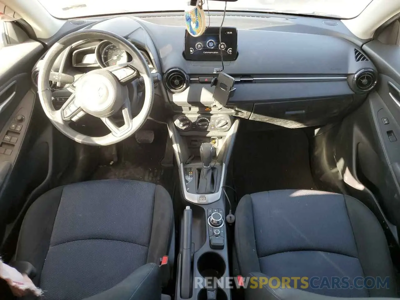 8 fotografías del automóvil dañado 3MYDLBYV5KY506907 TOYOTA YARIS 2019