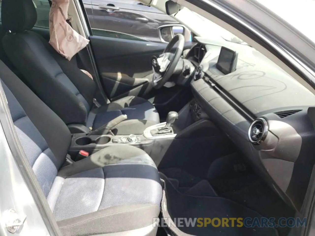 5 fotografías del automóvil dañado 3MYDLBYV5KY520290 TOYOTA YARIS 2019