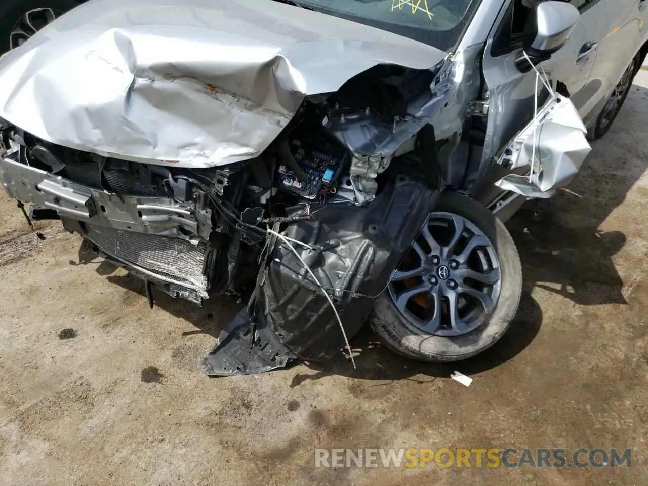 9 fotografías del automóvil dañado 3MYDLBYV5KY520290 TOYOTA YARIS 2019