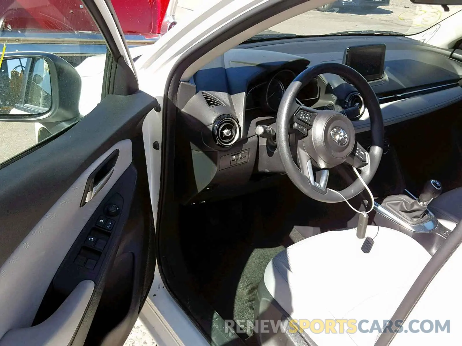 9 fotografías del automóvil dañado 3MYDLBYV5KY521603 TOYOTA YARIS 2019