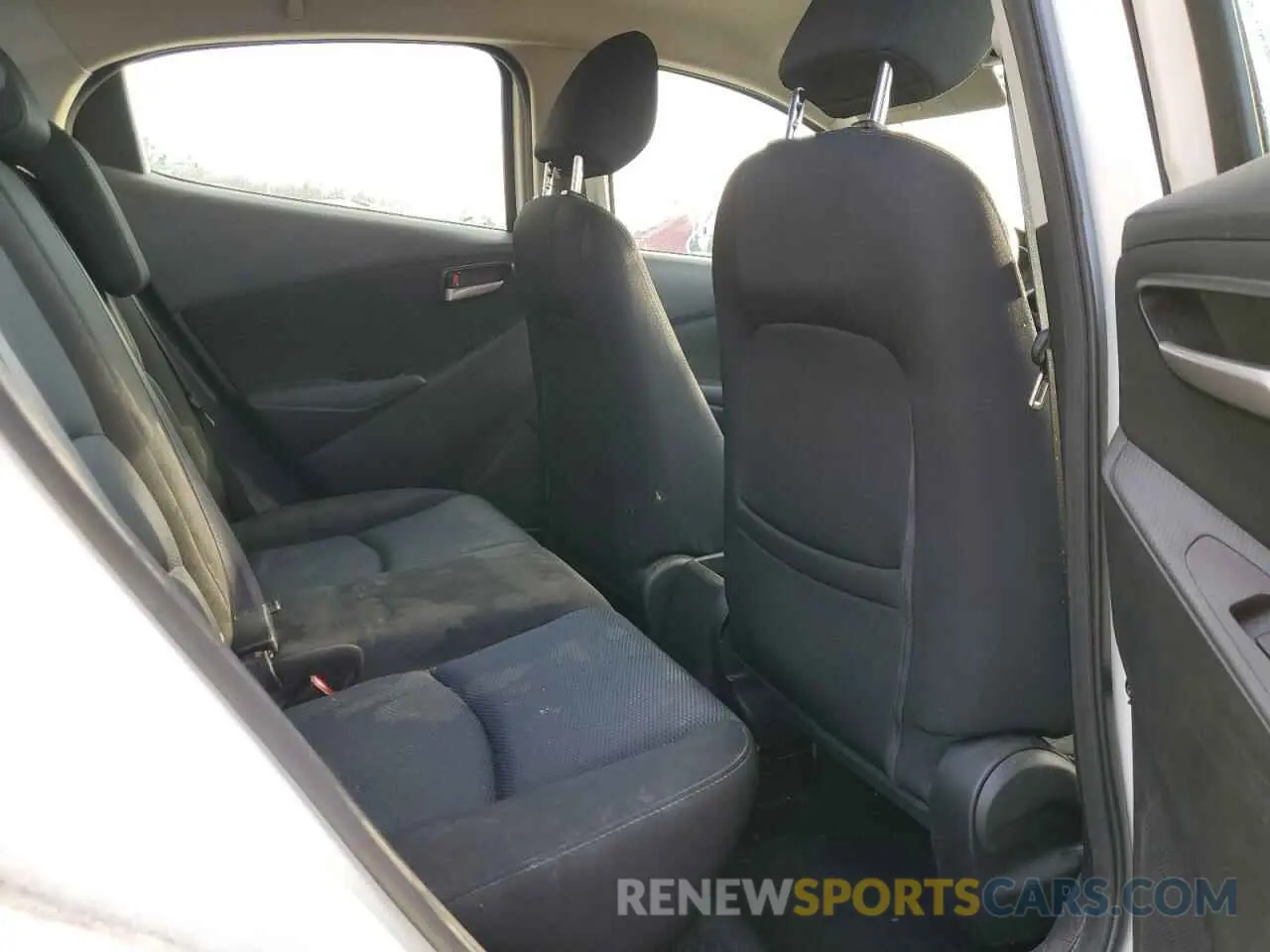 10 fotografías del automóvil dañado 3MYDLBYV6KY506804 TOYOTA YARIS 2019