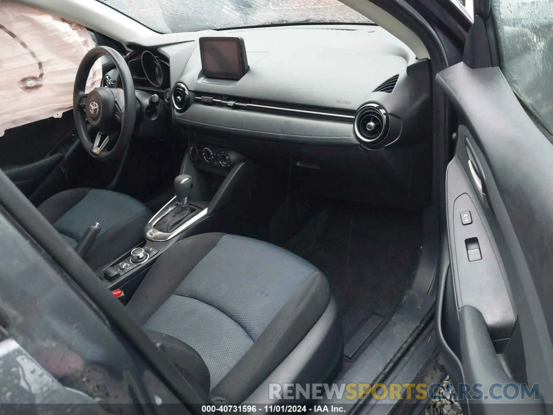 5 fotografías del automóvil dañado 3MYDLBYV6KY514062 TOYOTA YARIS 2019