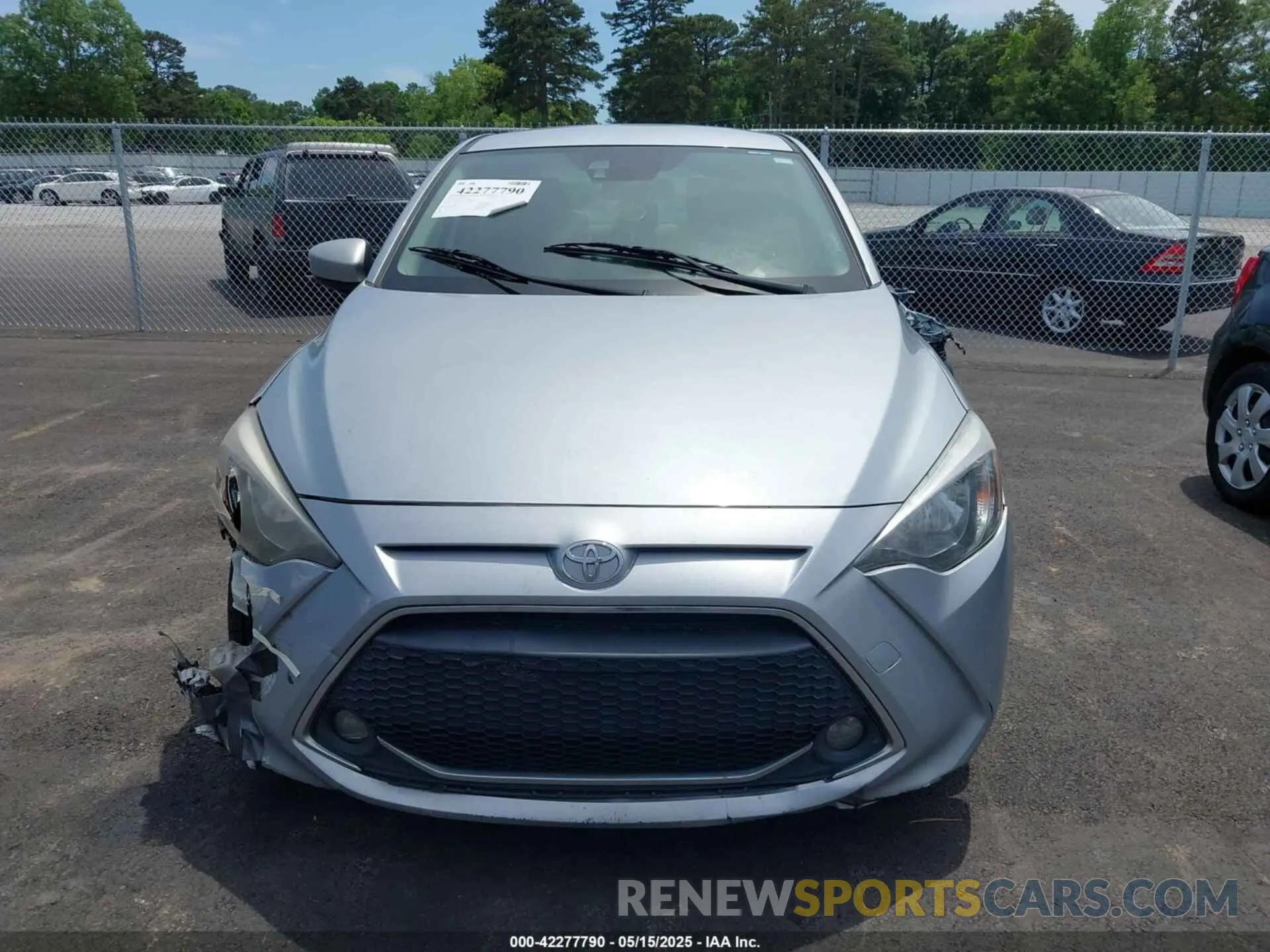 12 fotografías del automóvil dañado 3MYDLBYV6KY516605 TOYOTA YARIS 2019