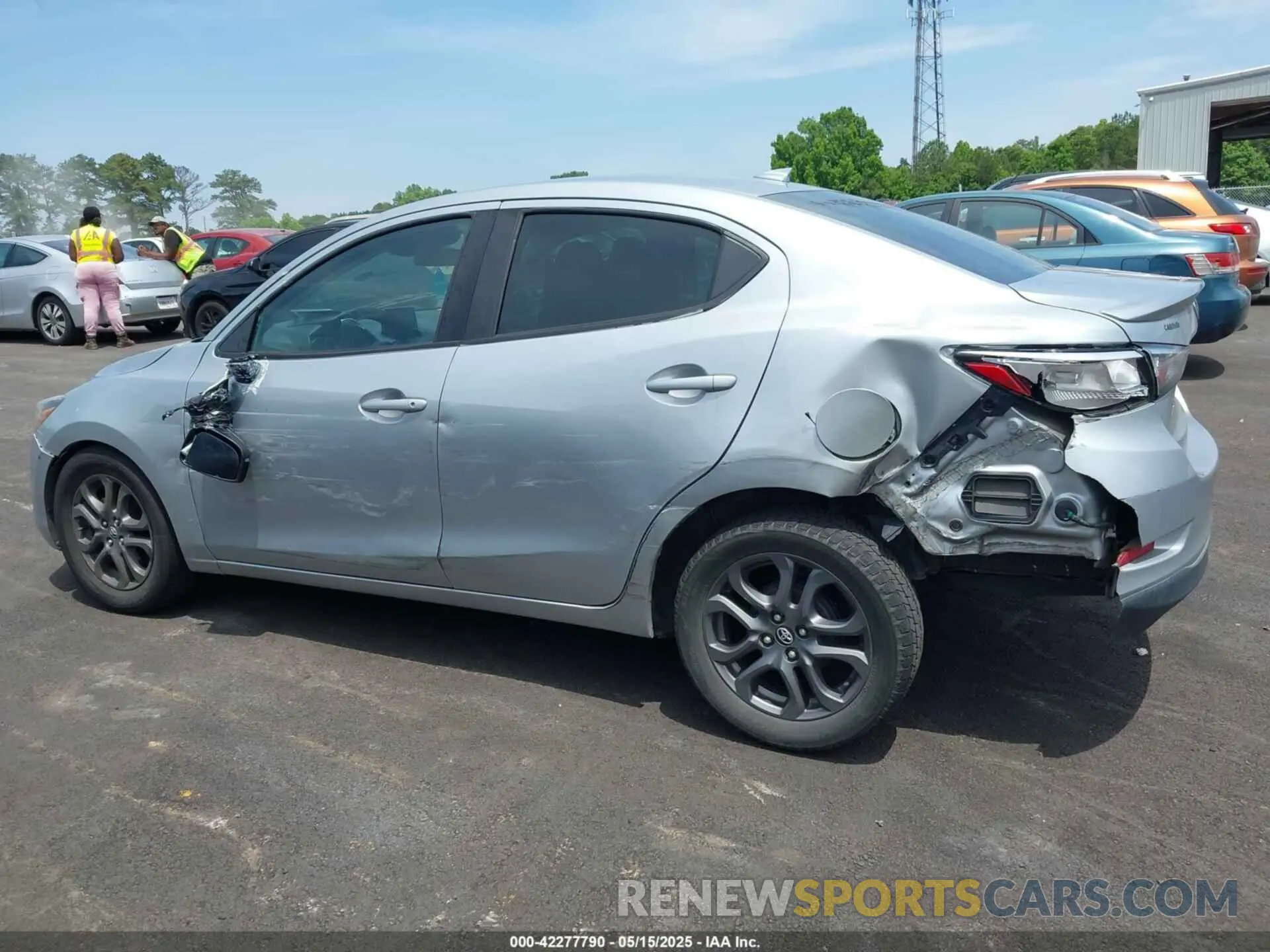 14 fotografías del automóvil dañado 3MYDLBYV6KY516605 TOYOTA YARIS 2019