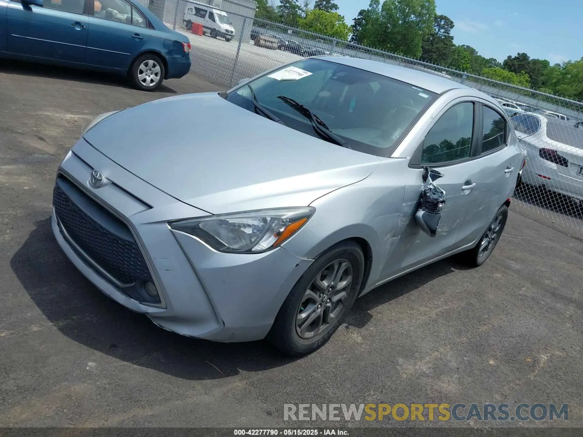 2 fotografías del automóvil dañado 3MYDLBYV6KY516605 TOYOTA YARIS 2019