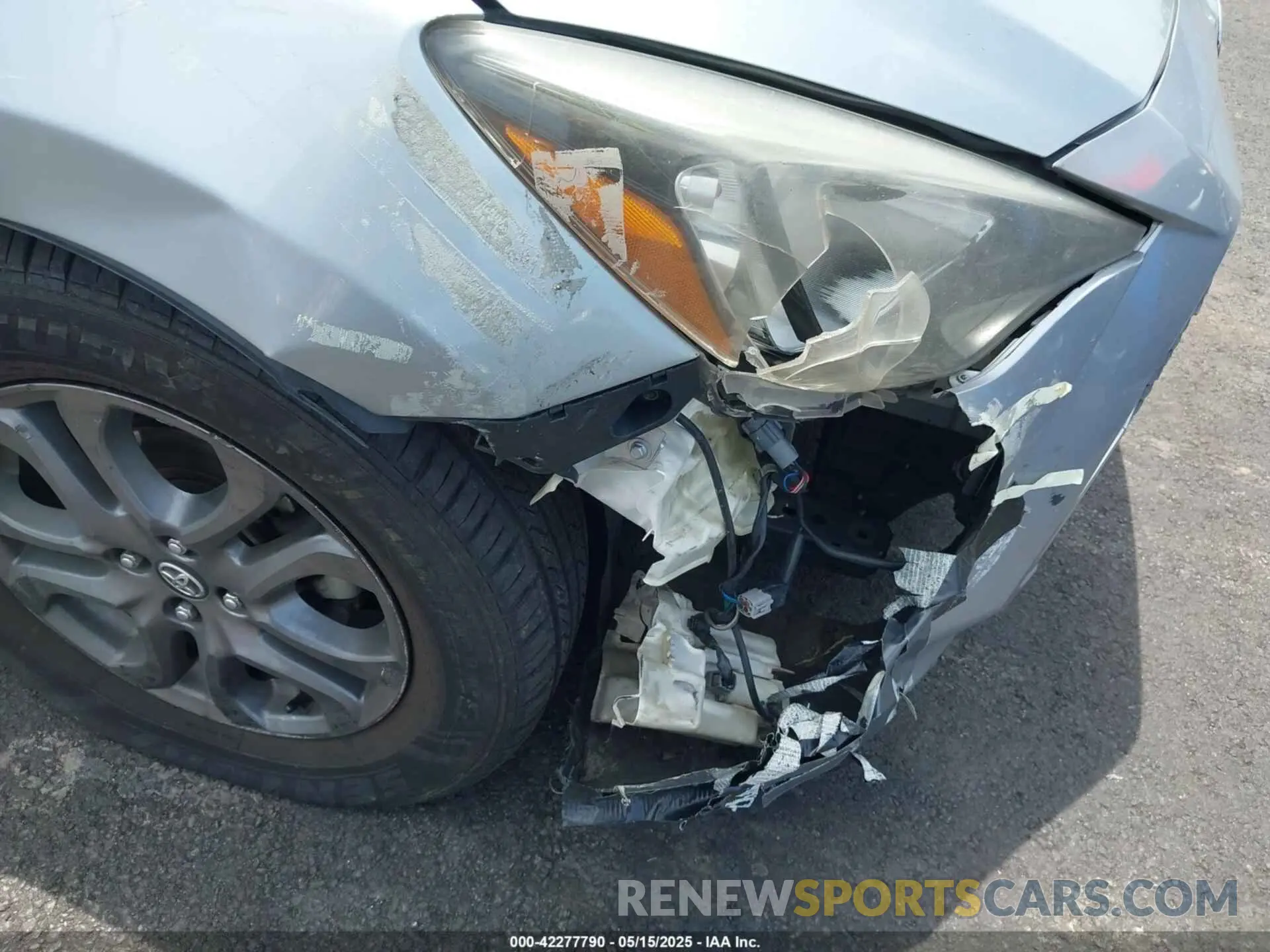 20 fotografías del automóvil dañado 3MYDLBYV6KY516605 TOYOTA YARIS 2019