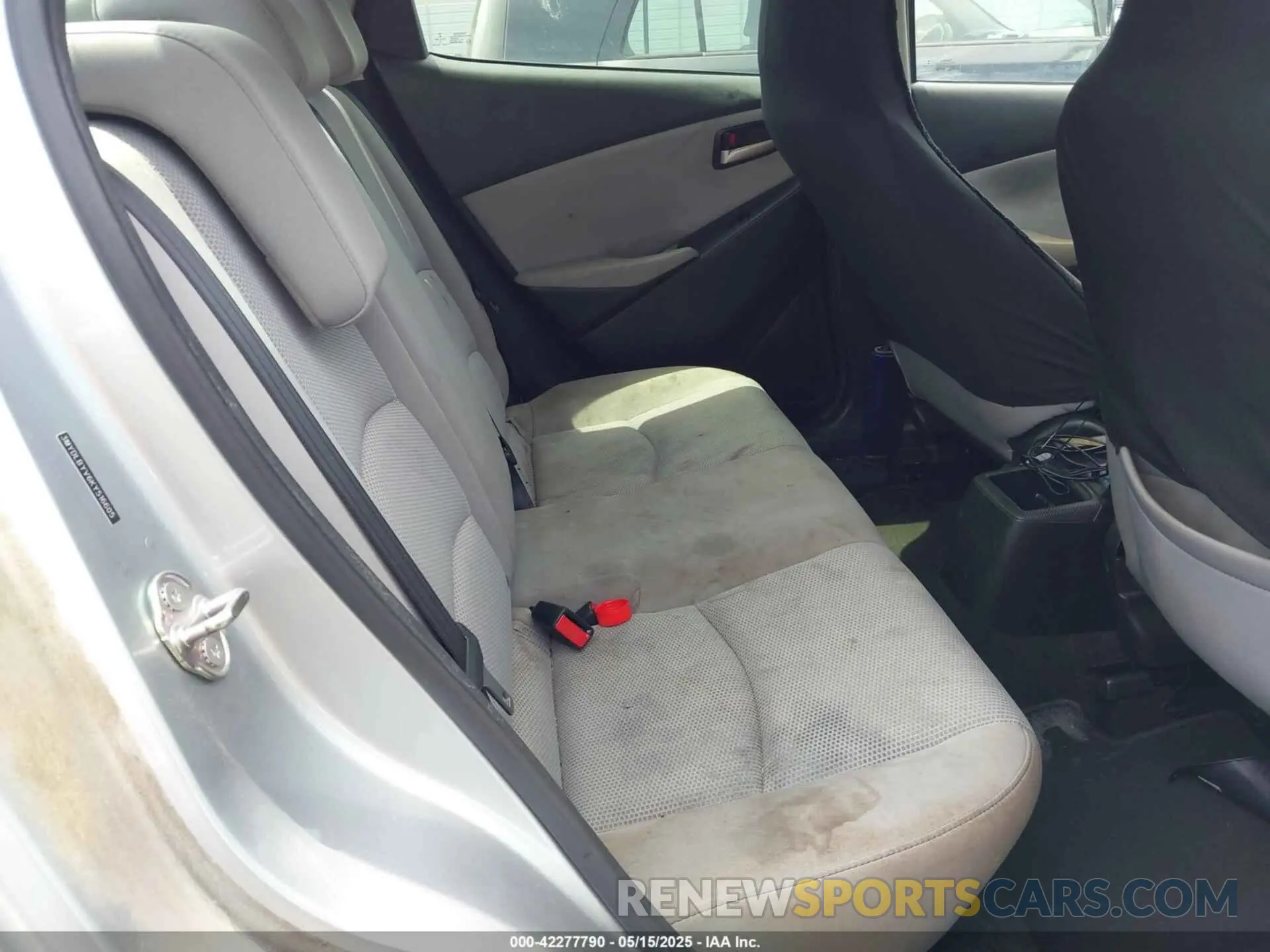 8 fotografías del automóvil dañado 3MYDLBYV6KY516605 TOYOTA YARIS 2019