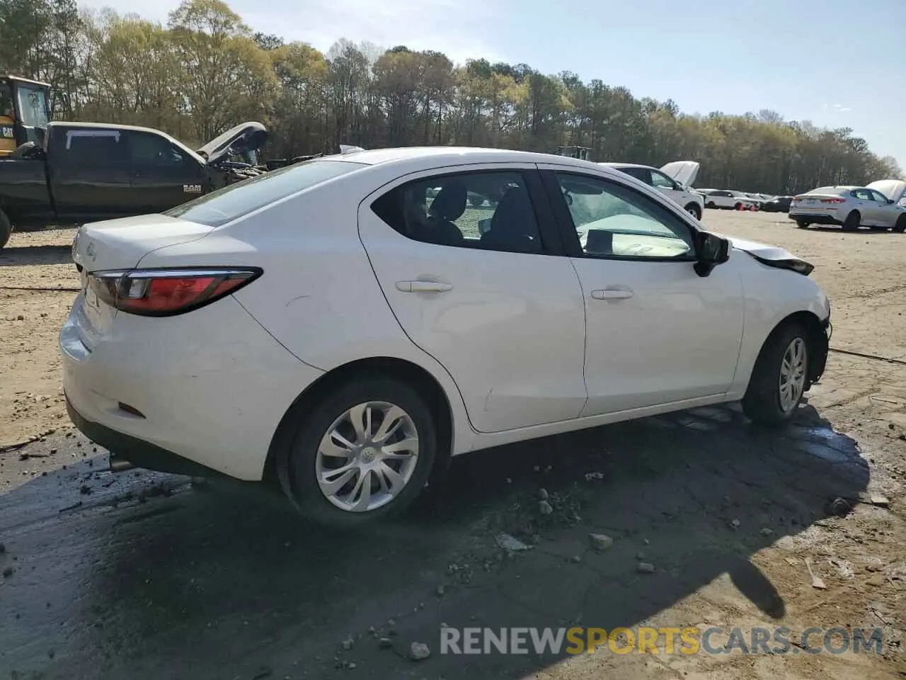3 fotografías del automóvil dañado 3MYDLBYV6KY516622 TOYOTA YARIS 2019