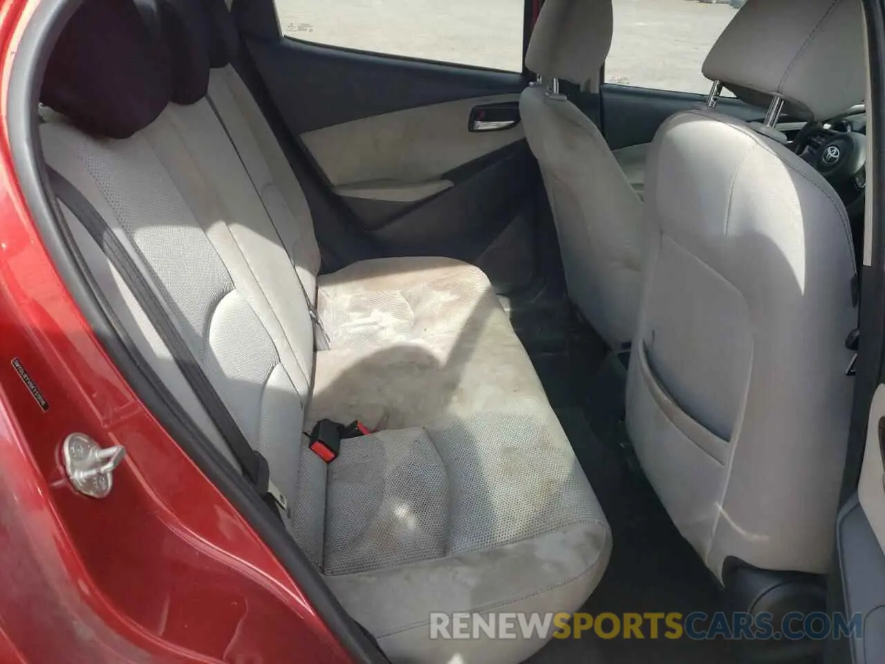 10 fotografías del automóvil dañado 3MYDLBYV6KY519116 TOYOTA YARIS 2019