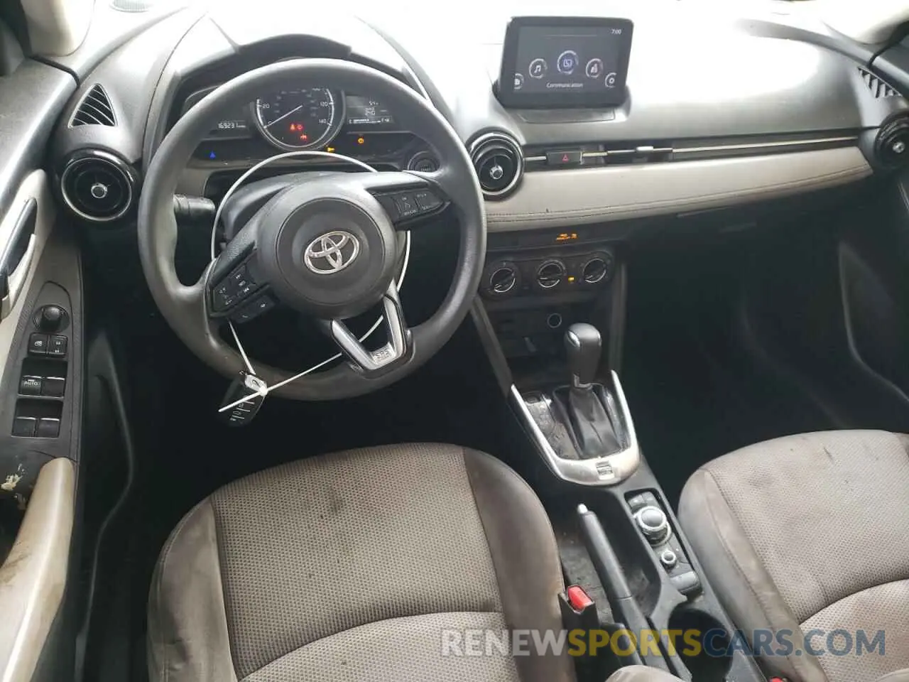 8 fotografías del automóvil dañado 3MYDLBYV6KY519116 TOYOTA YARIS 2019