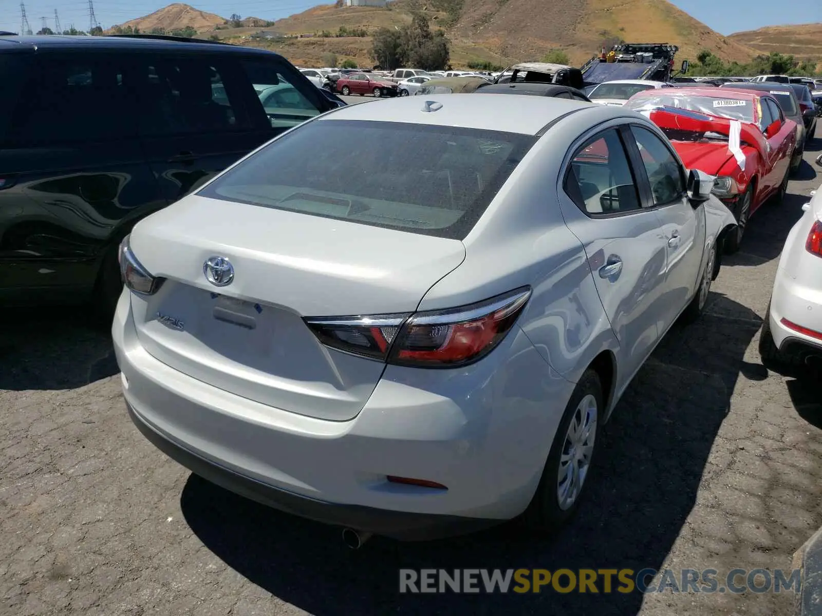 4 fotografías del automóvil dañado 3MYDLBYV6KY522534 TOYOTA YARIS 2019