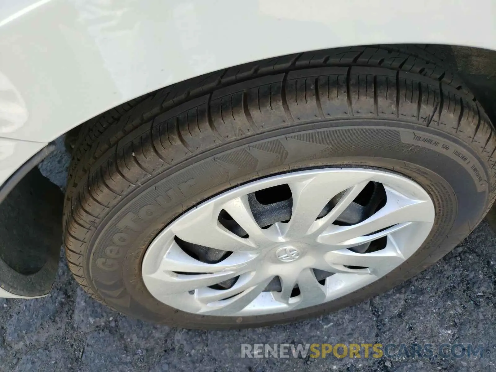 9 fotografías del automóvil dañado 3MYDLBYV6KY522534 TOYOTA YARIS 2019