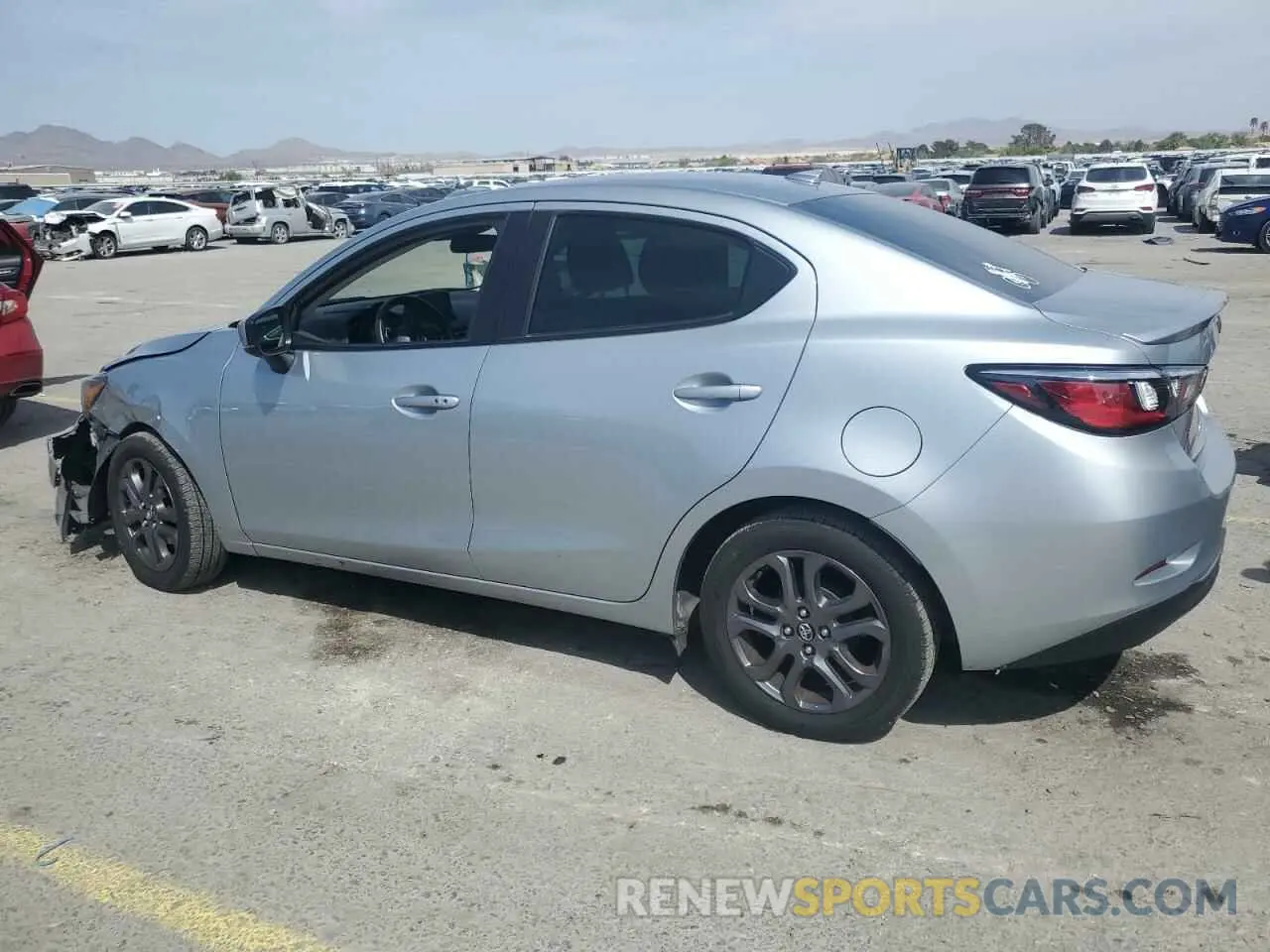 2 fotografías del automóvil dañado 3MYDLBYV6KY524803 TOYOTA YARIS 2019