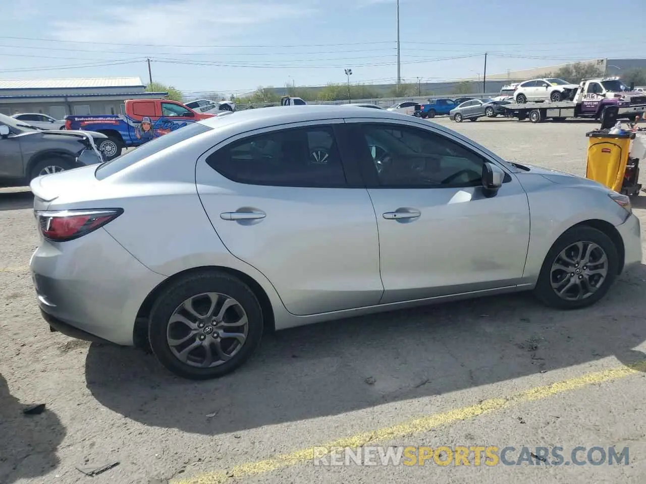 3 fotografías del automóvil dañado 3MYDLBYV6KY524803 TOYOTA YARIS 2019