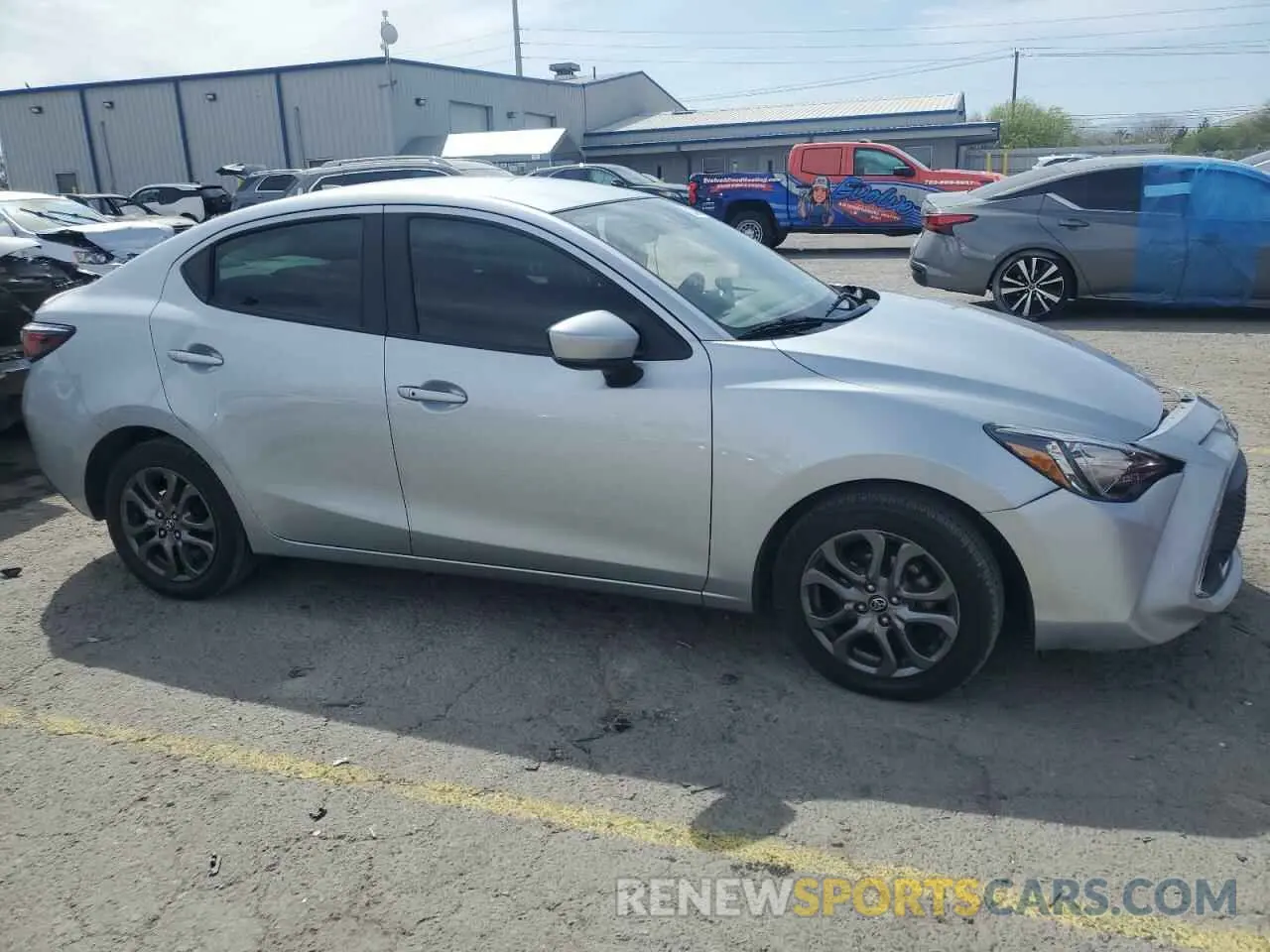 4 fotografías del automóvil dañado 3MYDLBYV6KY524803 TOYOTA YARIS 2019