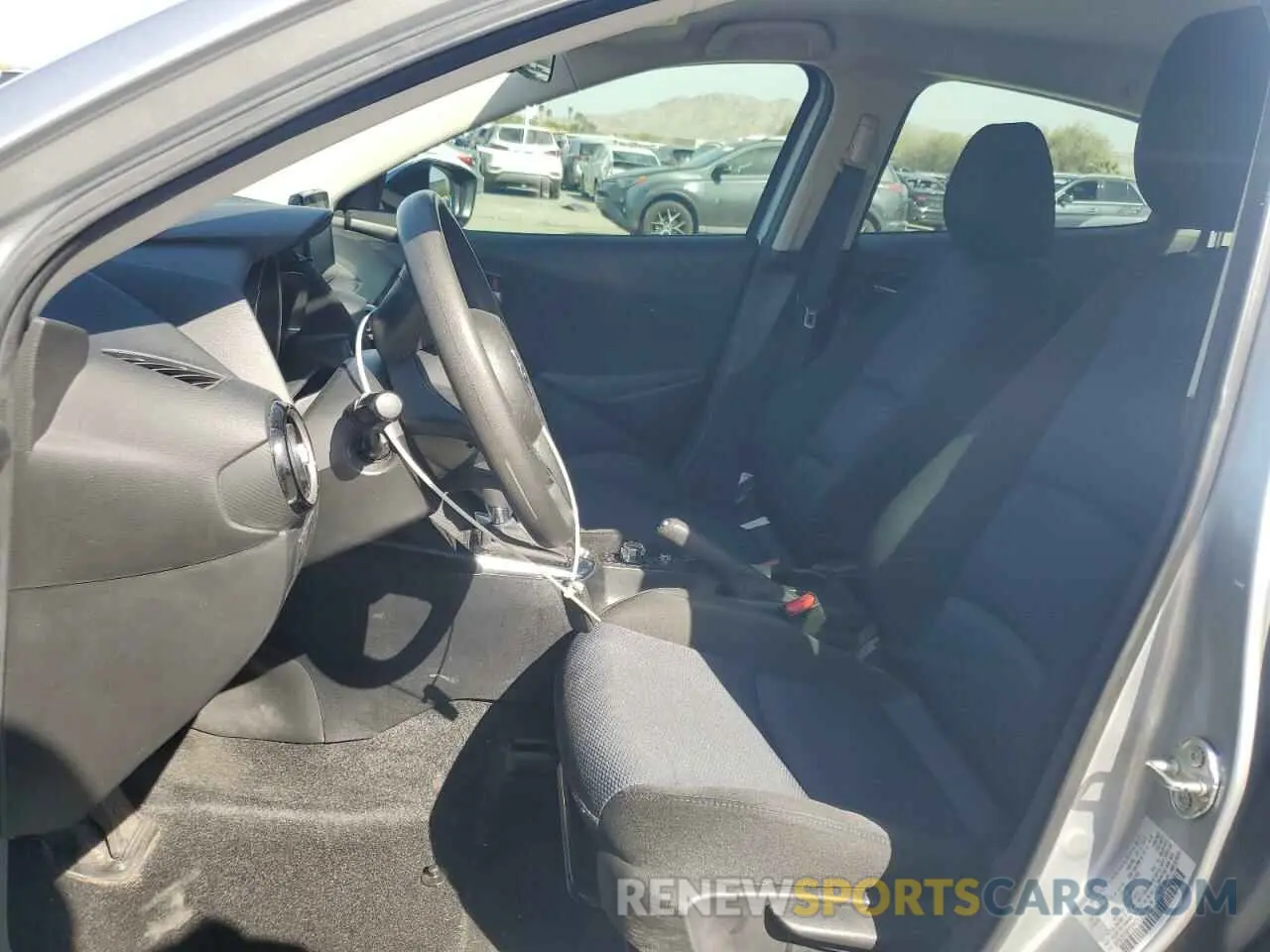 7 fotografías del automóvil dañado 3MYDLBYV6KY524803 TOYOTA YARIS 2019