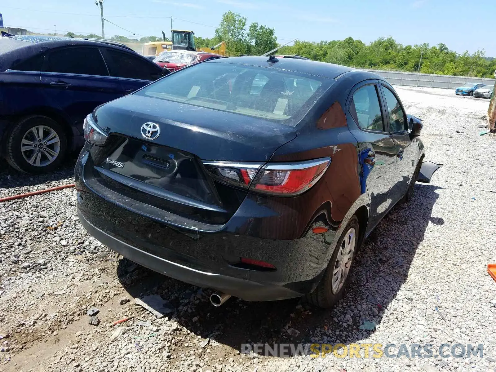 4 fotografías del automóvil dañado 3MYDLBYV6KY527572 TOYOTA YARIS 2019